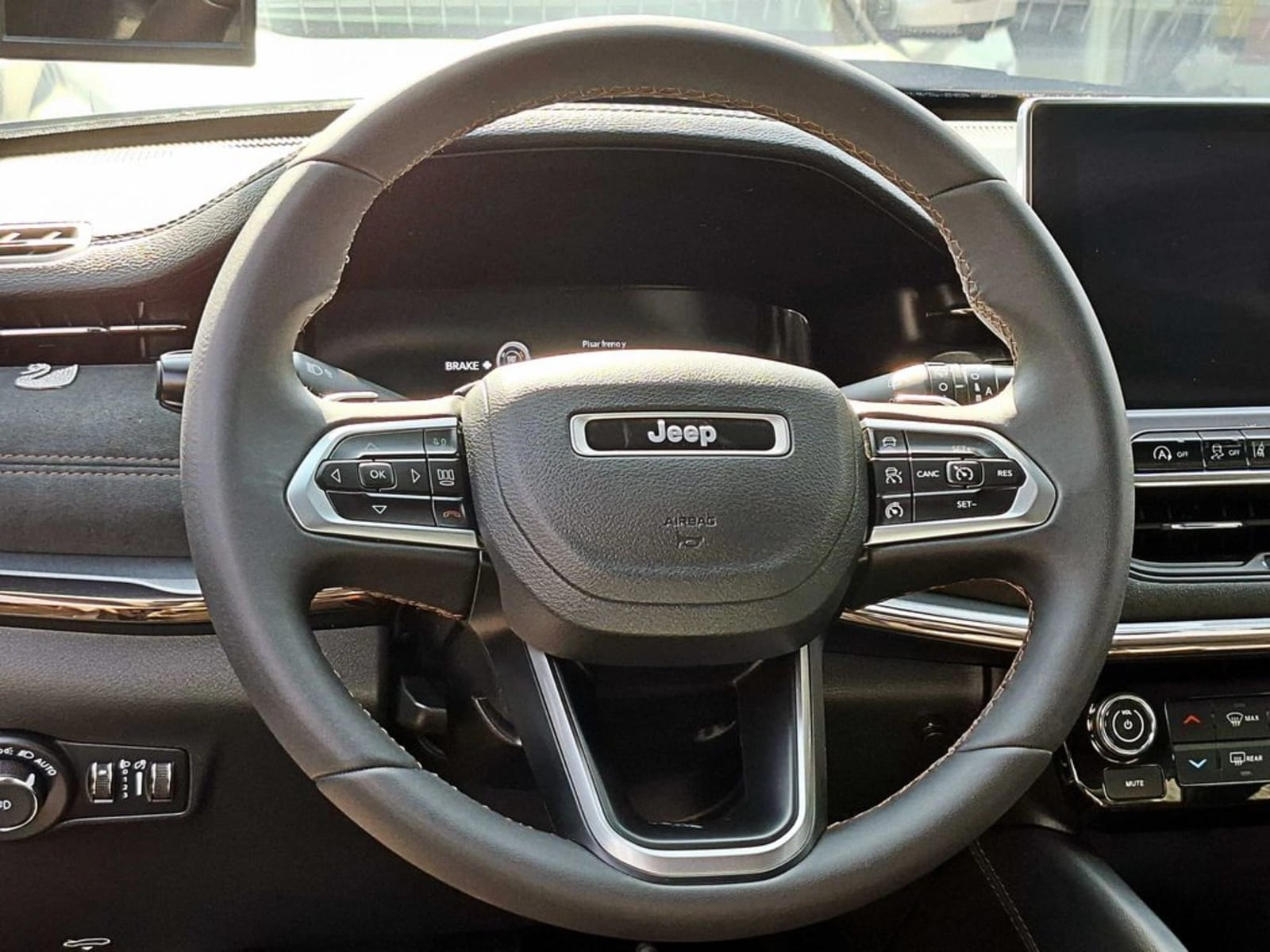 JEEP COMMANDER 1.3 LIMITED AT 2026 - Imagen 13 de 19