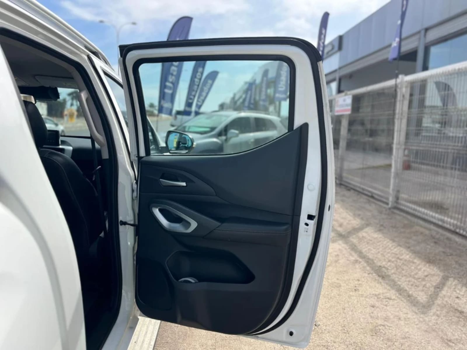 PEUGEOT LANDTREK 2.2 ACTION4 BLUEHDI DIESEL 4X4 180HP AT 4P 2024 - Imagen 18 de 20