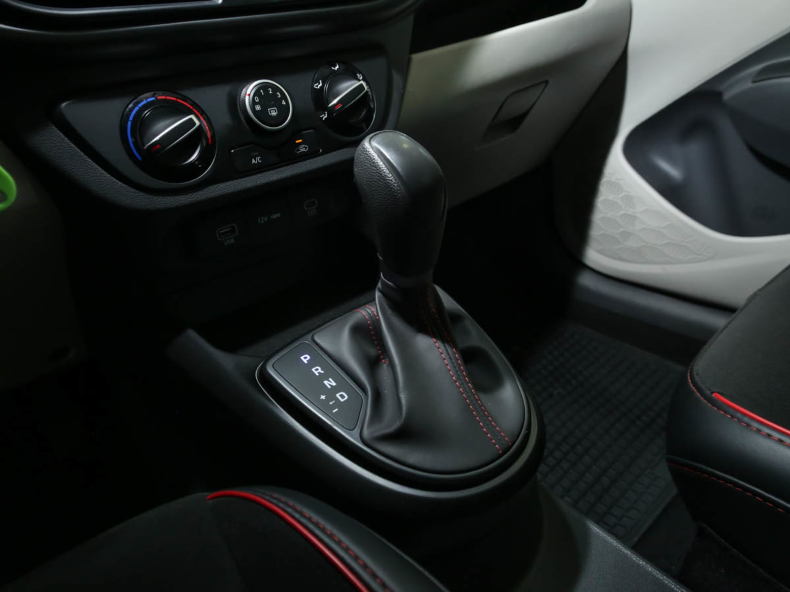 HYUNDAI GRAND I-10 AI3 SEDAN 1.2 AT PLUS 2024 - Imagen 9 de 13