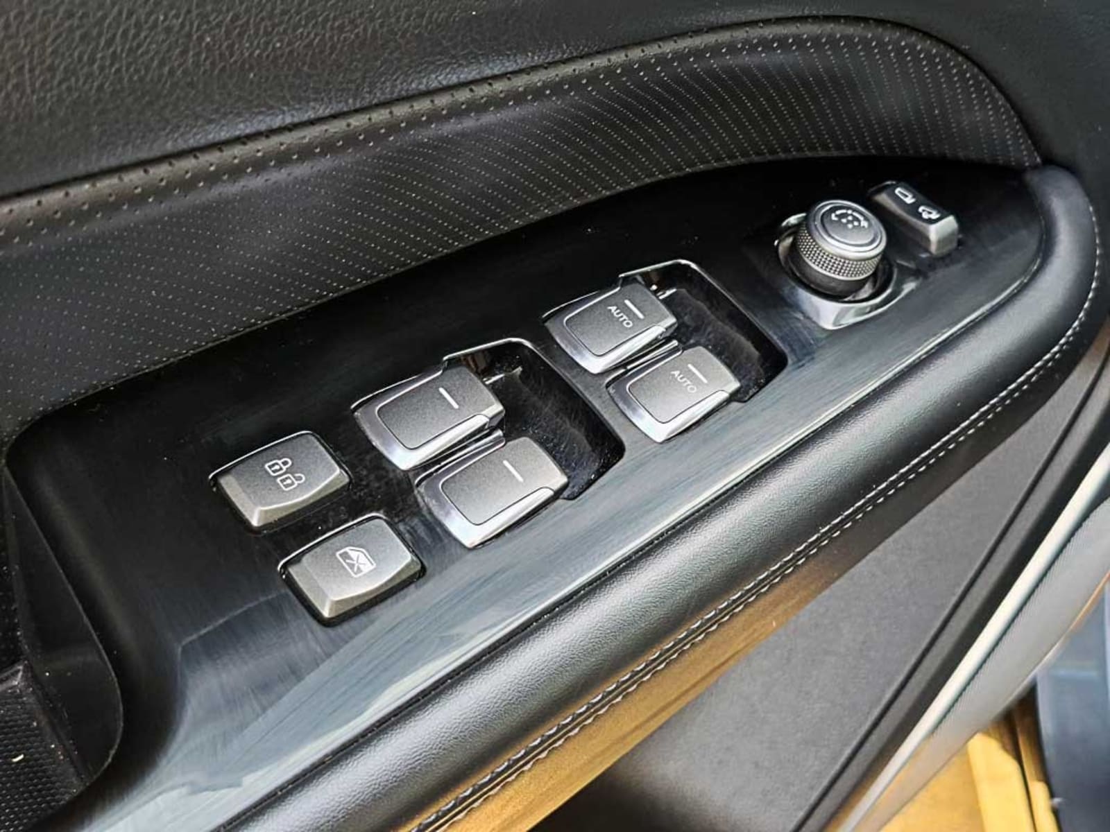 SSANGYONG REXTON 2.2 GLX AT DIESEL 2022 - Imagen 12 de 20