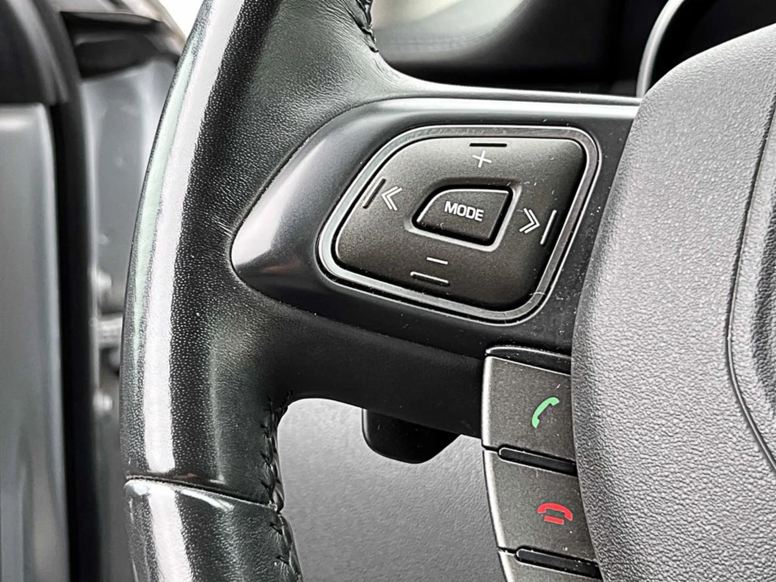 LAND ROVER RANGE ROVER EVOQUE 2.0 AT 4X4 2019 - Imagen 13 de 16