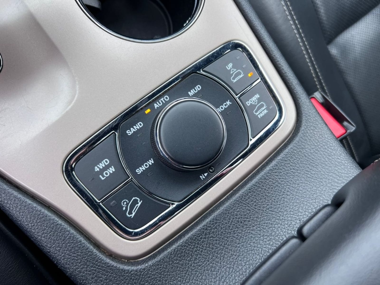 JEEP GRAND CHEROKEE OVERLAND 5.7 2016 - Imagen 17 de 20