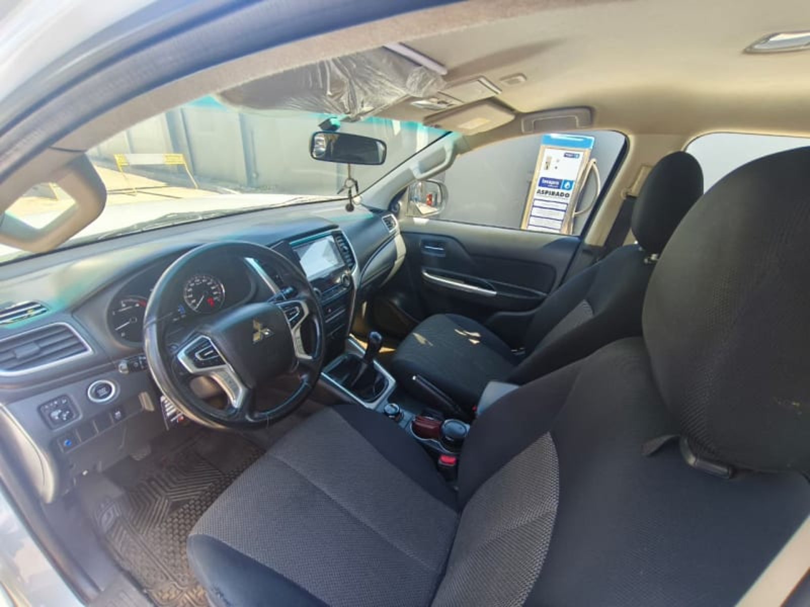 Mitsubishi L-200 2.4 DAKAR CRT MT 4X4 DIESEL 2019 - Imagen 8 de 8