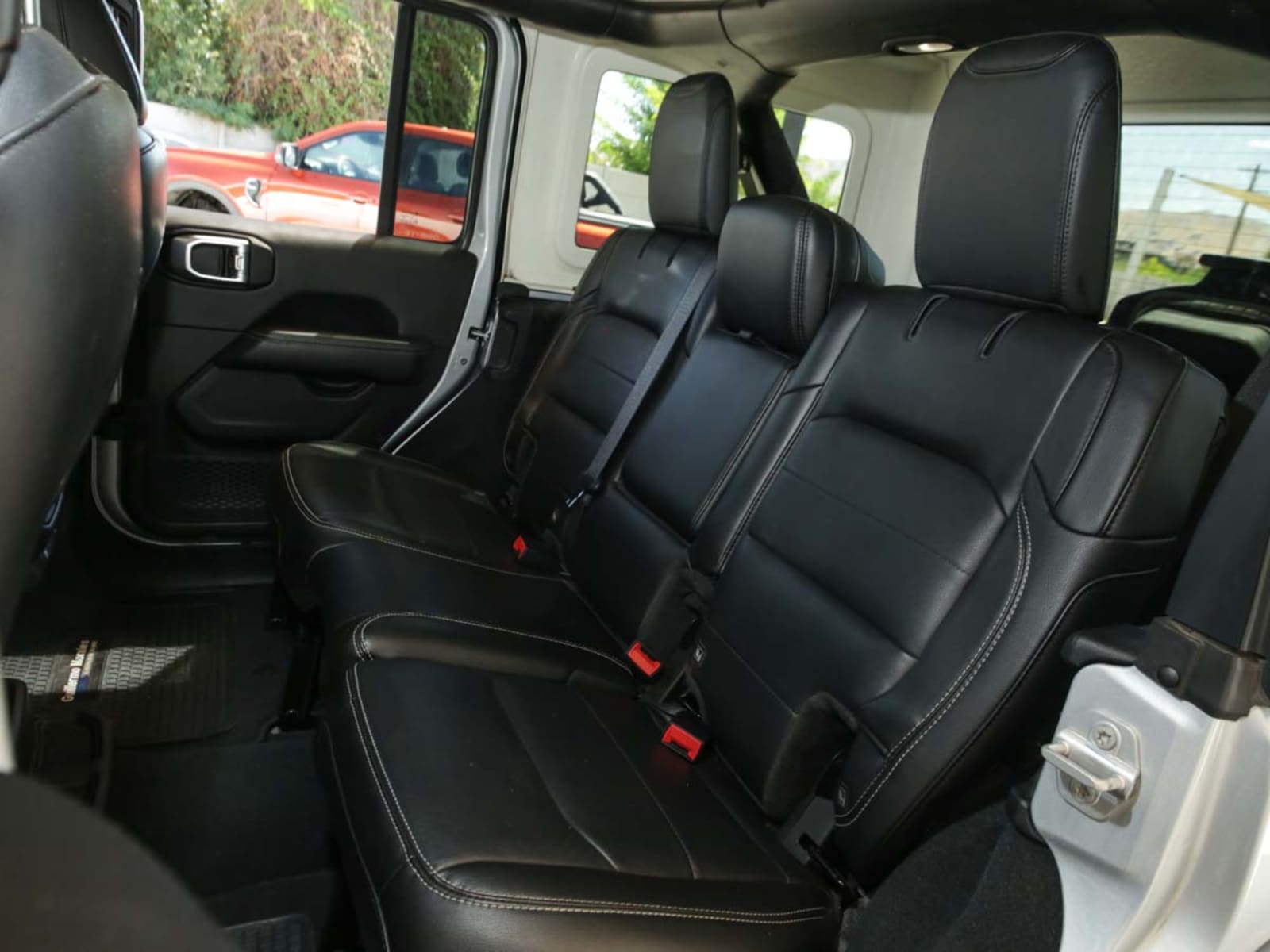 JEEP WRANGLER SAHARA U. 4X4 3.6 AUT 2024 - Imagen 11 de 13