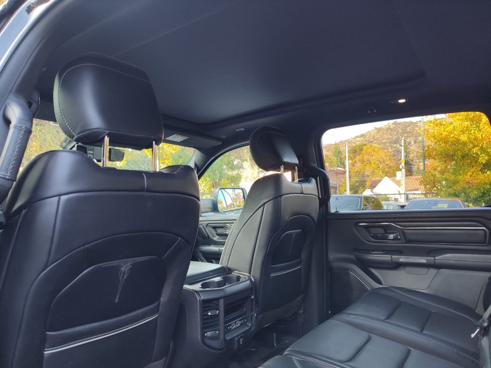 RAM 1500 LIMITED 5.7 CREW CAB 4X4 2022 - Imagen 9 de 16