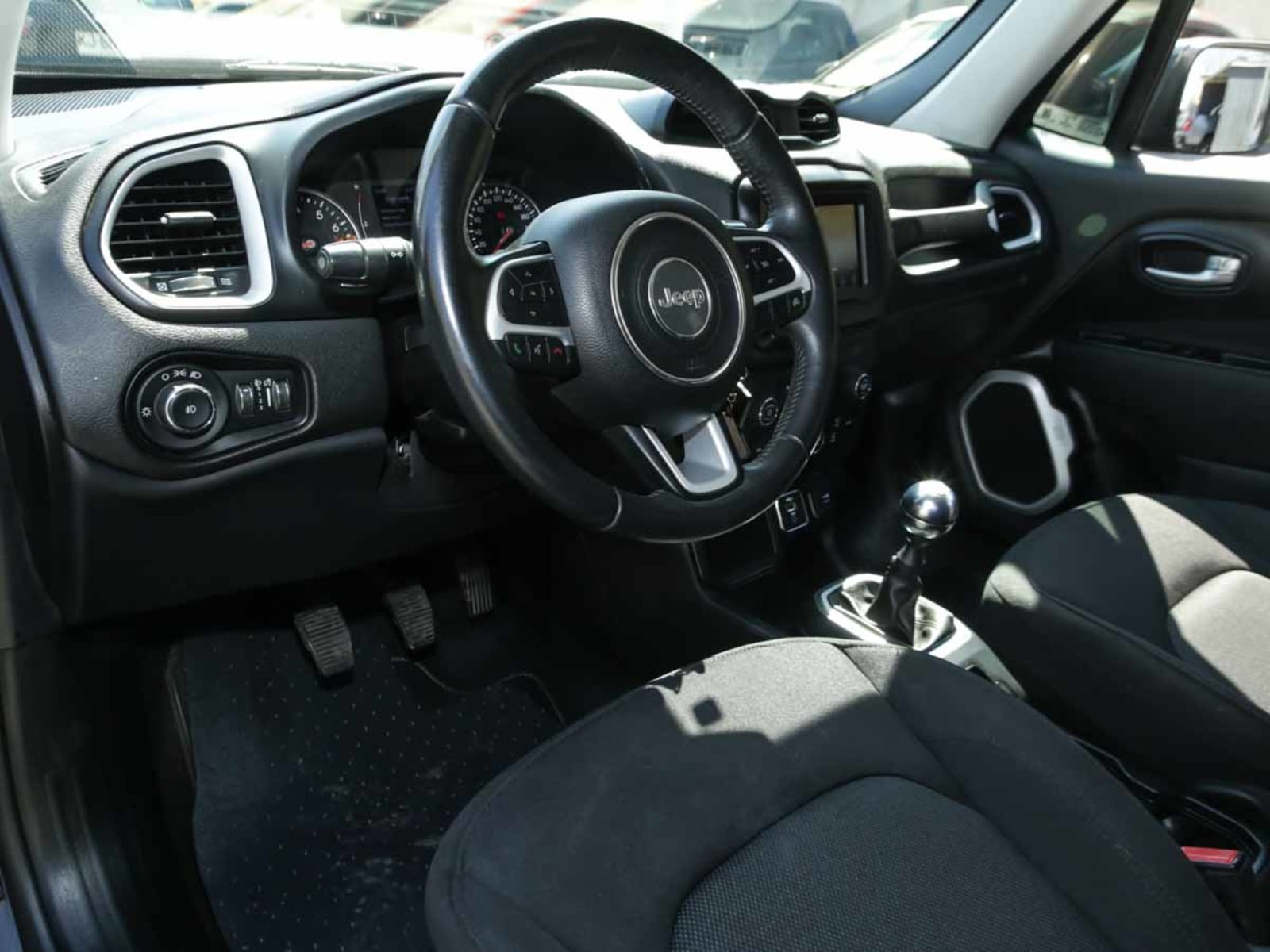 JEEP RENEGADE SPORT 4X2 LX MT 2022 - Imagen 8 de 12
