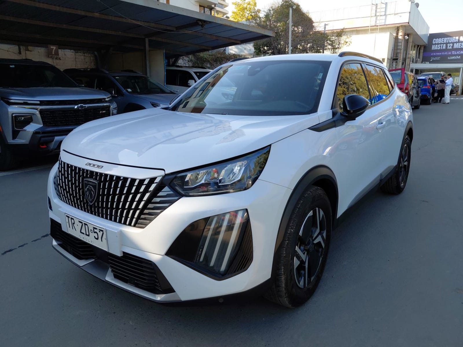 Peugeot 2008 1.5 Allure Pack Bluehdi 130hp Diesel 4x2 Eat8 5p 2024 - Imagen 3 de 8