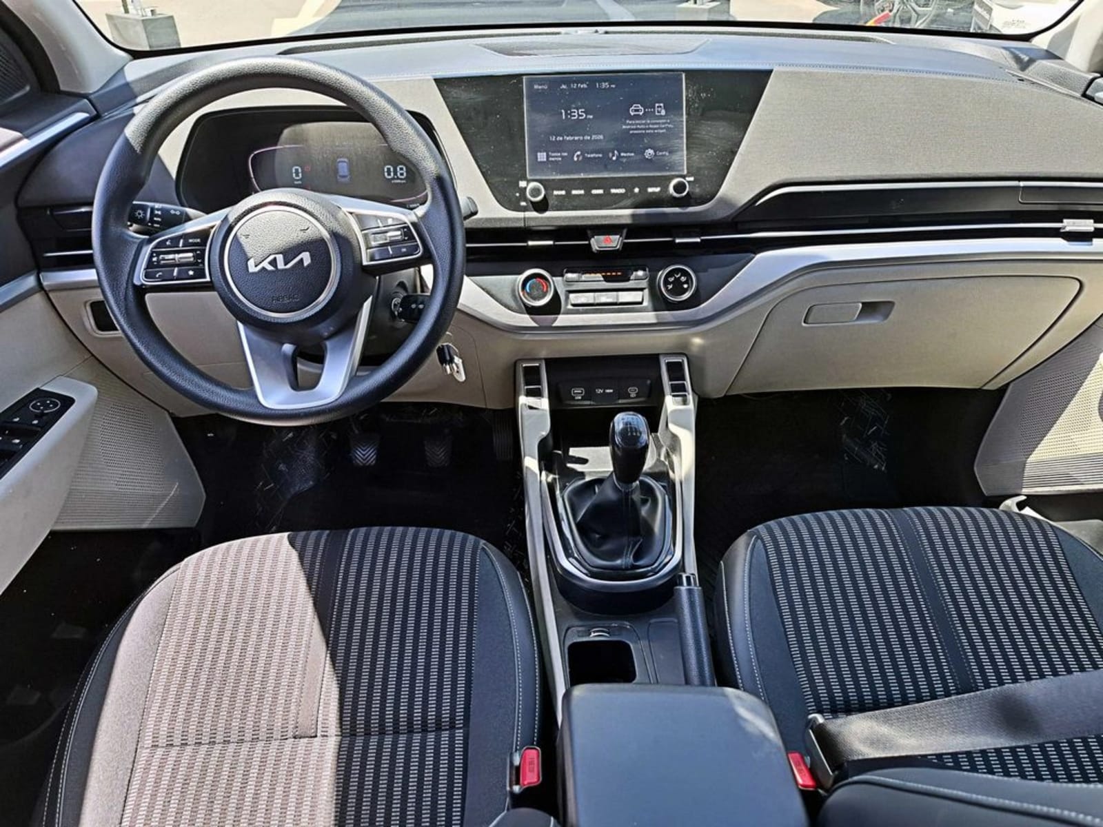KIA CARENS LX 1.5 2023 - Imagen 13 de 19