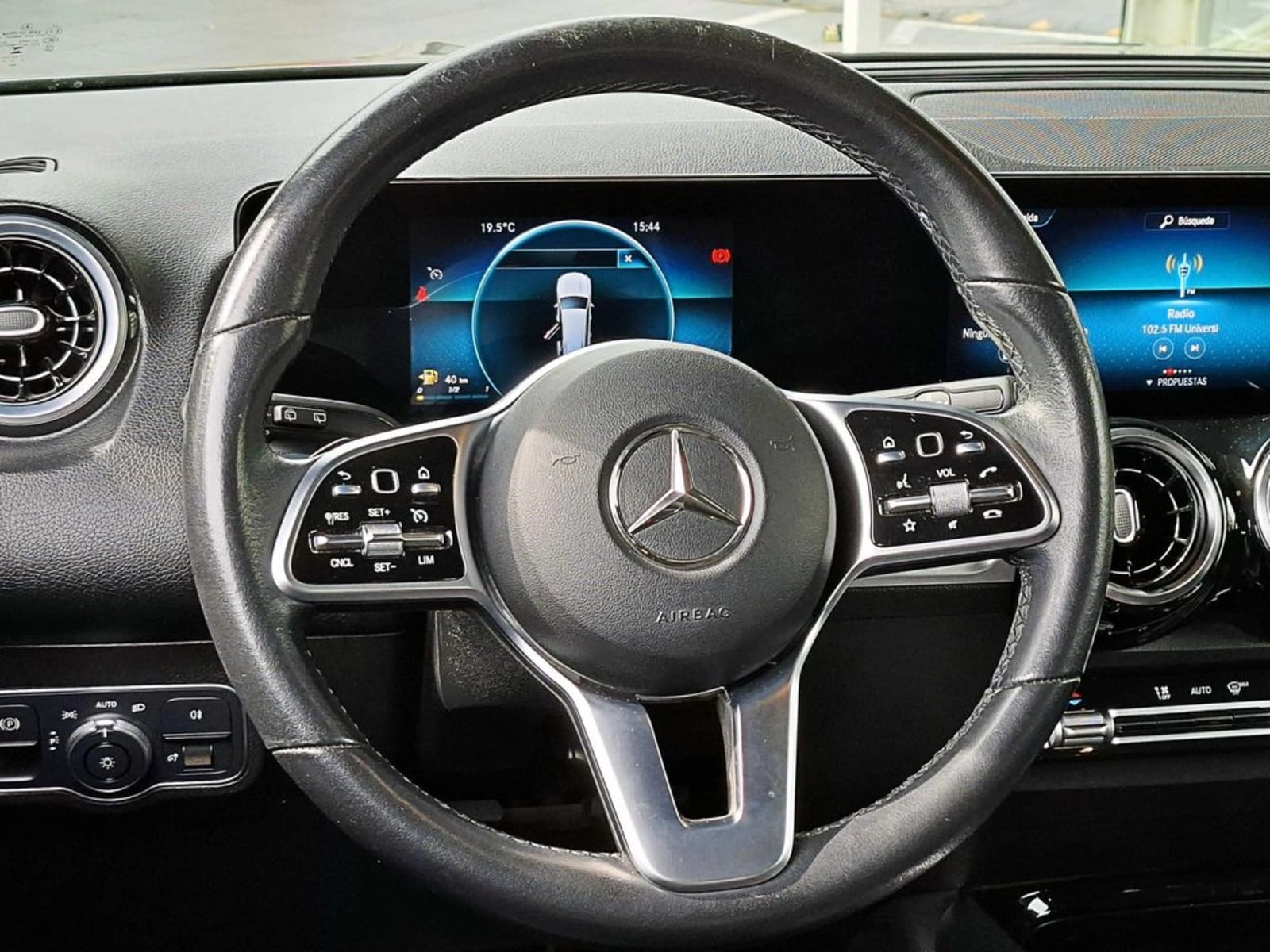 MERCEDES-BENZ GLB 200 AT 2023 - Imagen 12 de 17