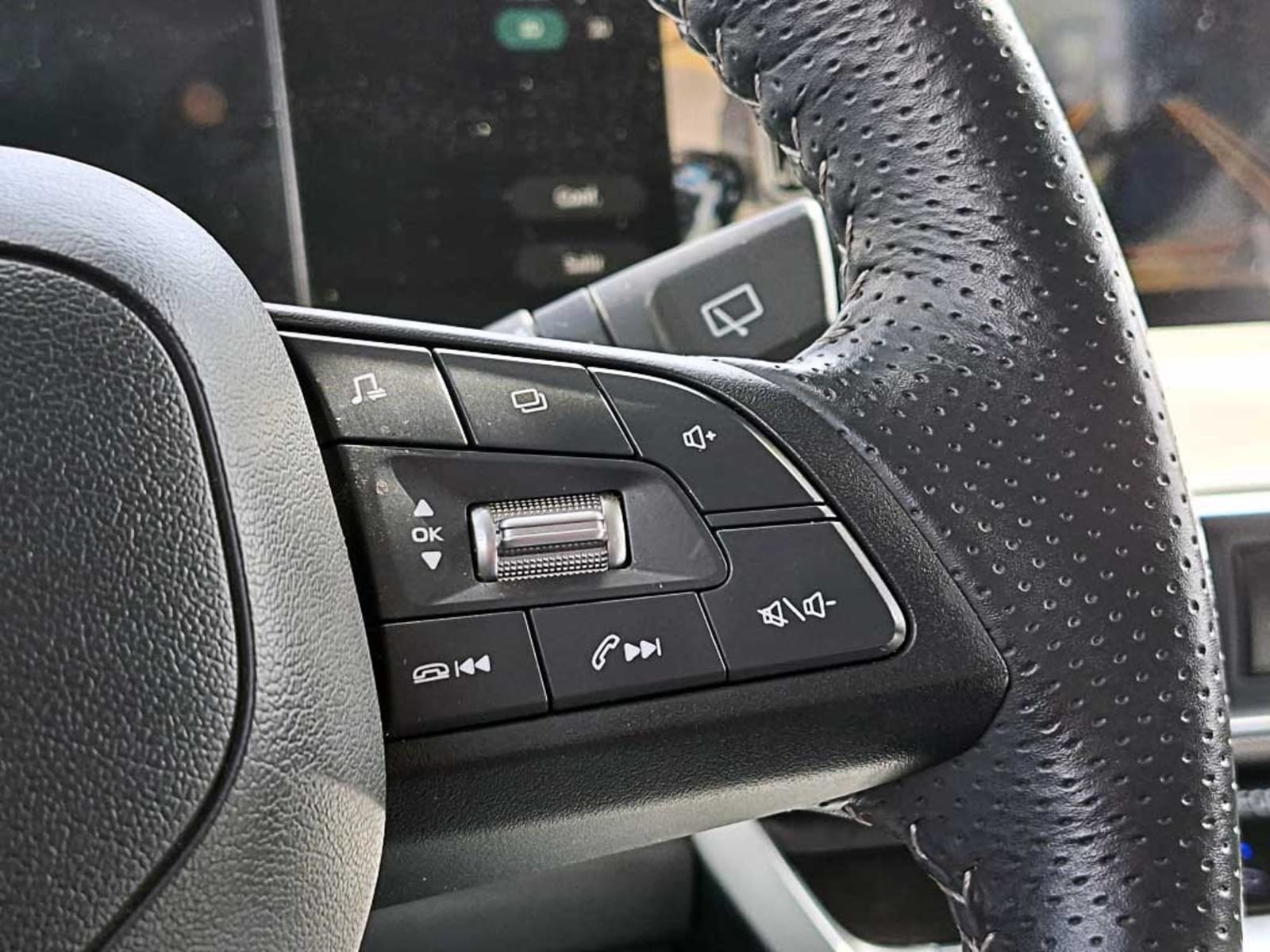 CHANGAN UNI-T 1.5 ELITE AT 2024 - Imagen 18 de 20