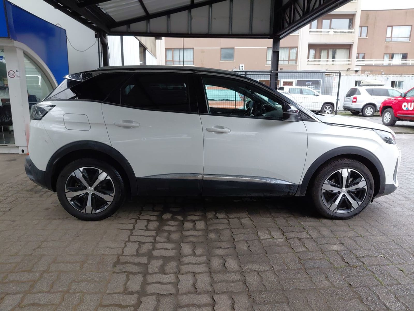 Peugeot 3008 1.5 Allure Pack Bluehdi 130 4x2 Eat8 5p 2024 - Imagen 8 de 8
