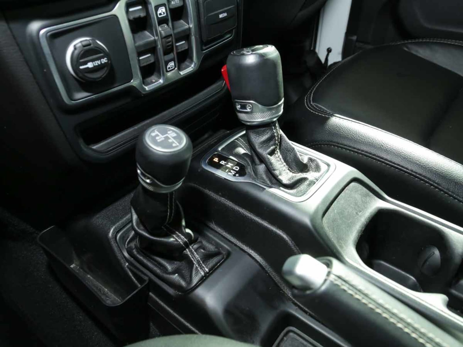 JEEP WRANGLER SAHARA UNLIMITED 3.6 AUT E6 2019 - Imagen 9 de 13