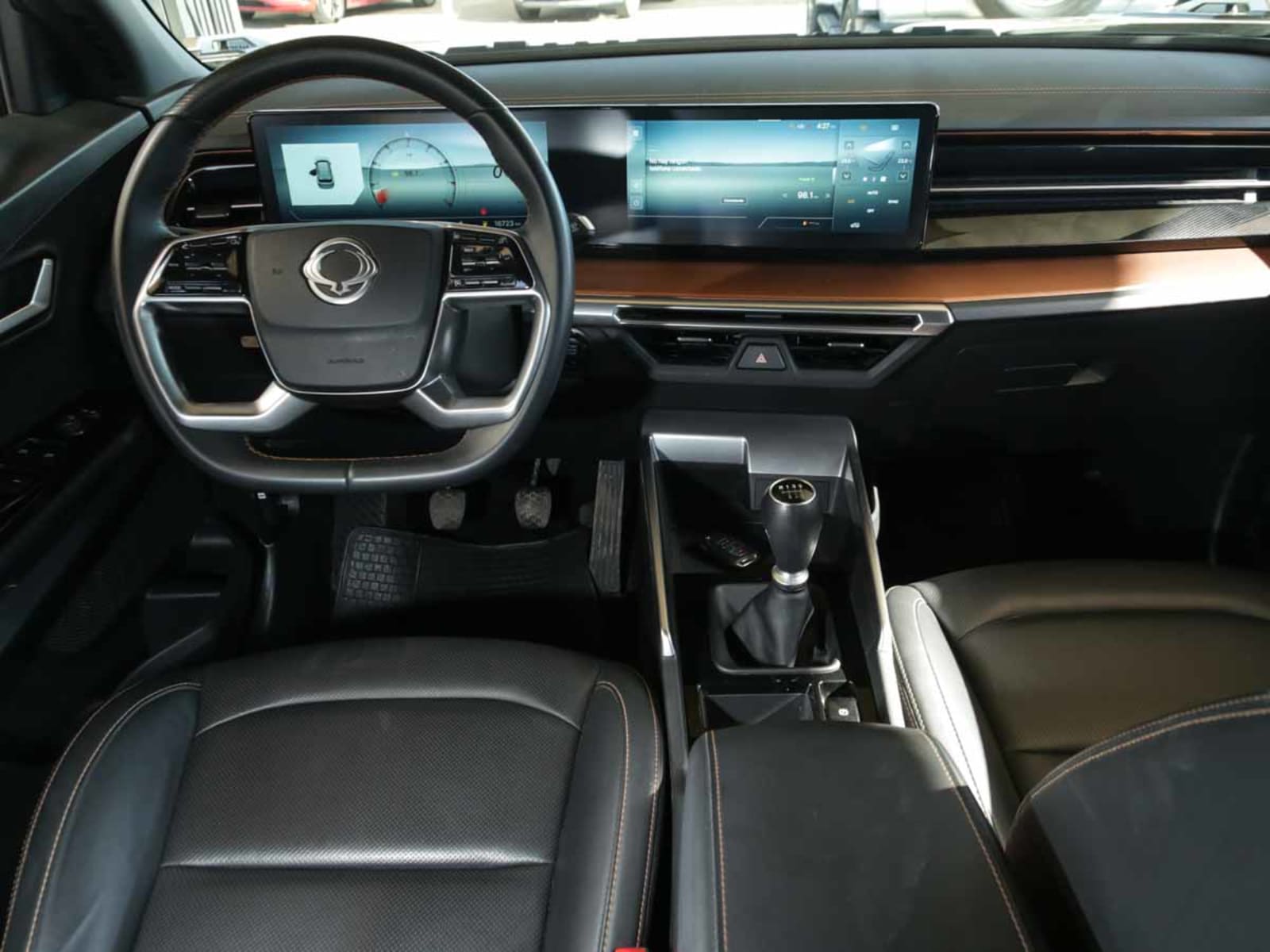 SSANGYONG TORRES GLX 1.5T 2WD 6MT 2025 - Imagen 12 de 13