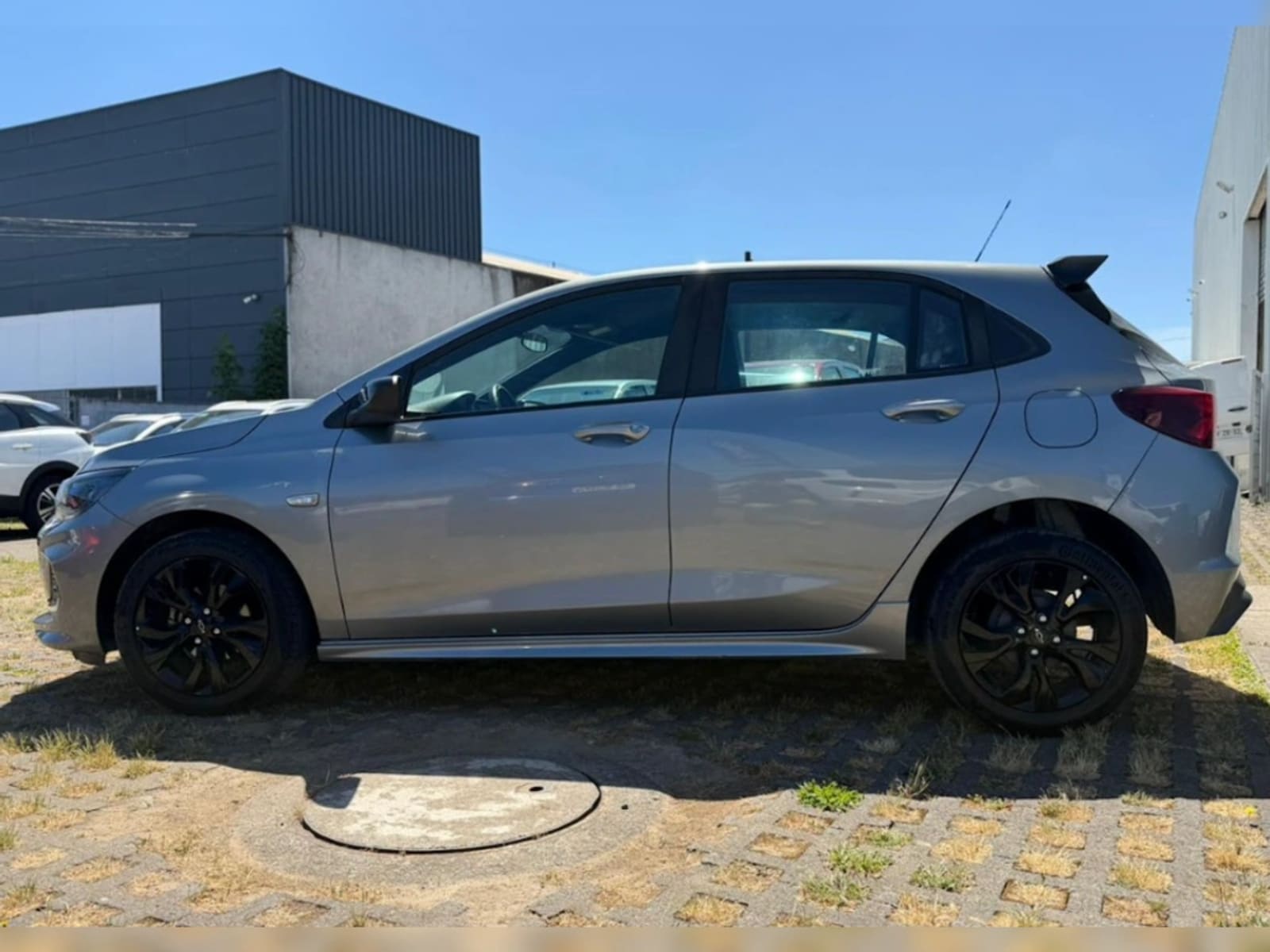 CHEVROLET ONIX 1.0T RS R 4X2 HB MT 5P 2024 - Imagen 8 de 20