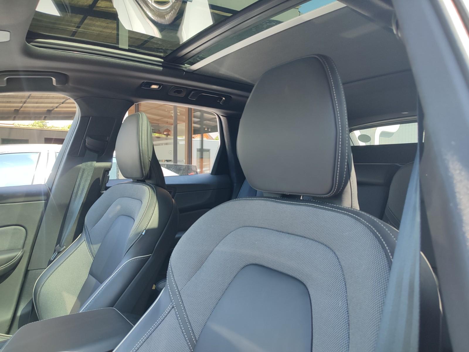 VOLVO XC60 T8 PHEV ULTIMATE DARK EDITION 2.0 2025 - Imagen 16 de 19