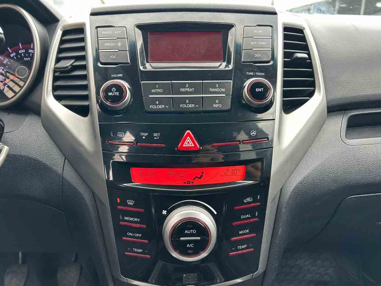 SSANGYONG TIVOLI 1.6 2017 - Imagen 12 de 15