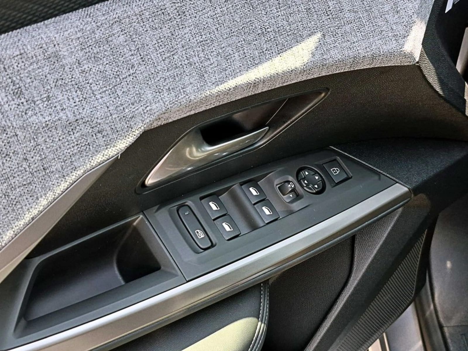 PEUGEOT 3008 HYBRID ALLURE 2025 - Imagen 8 de 14