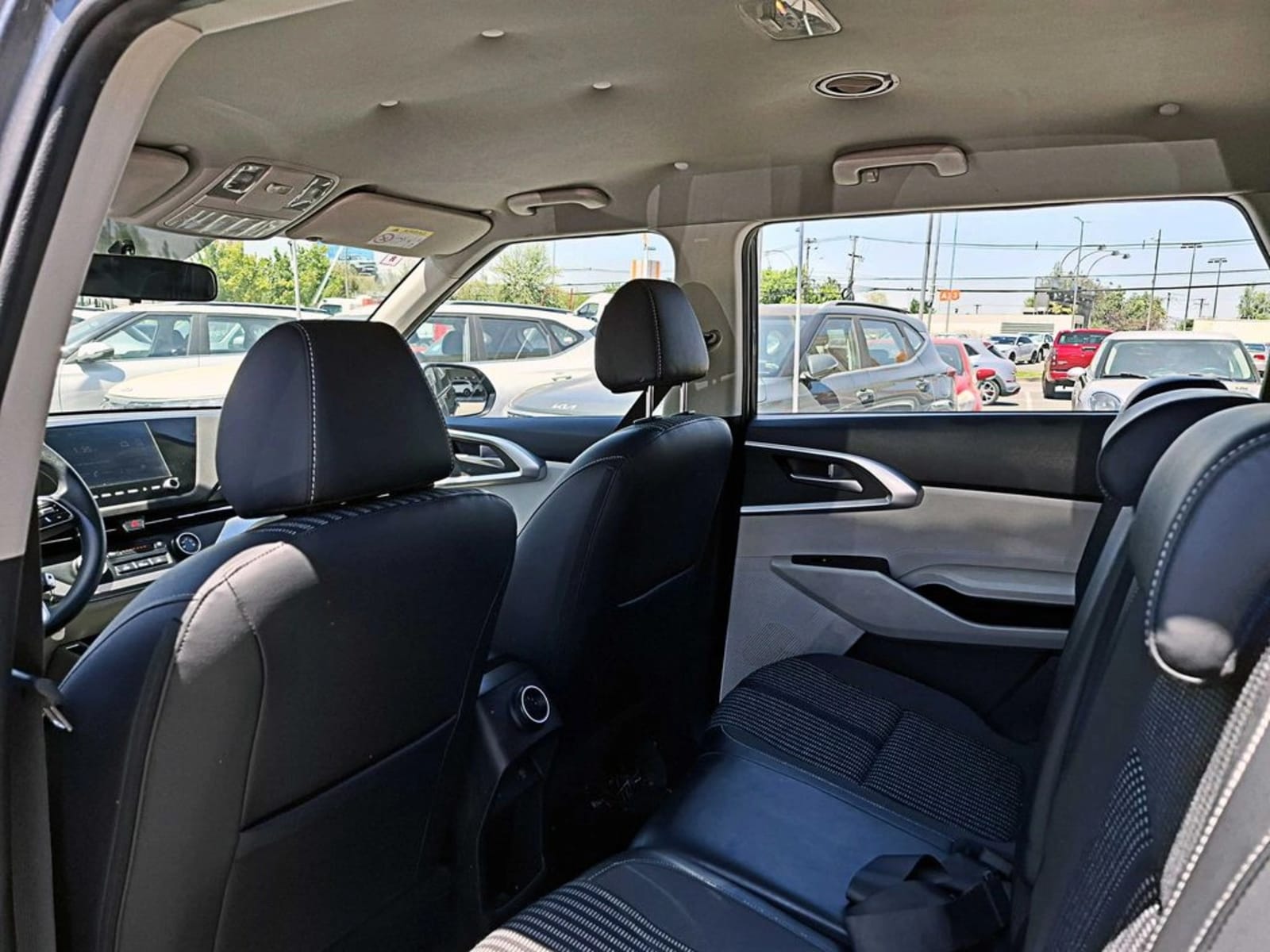 KIA CARENS LX 1.5 2023 - Imagen 11 de 19