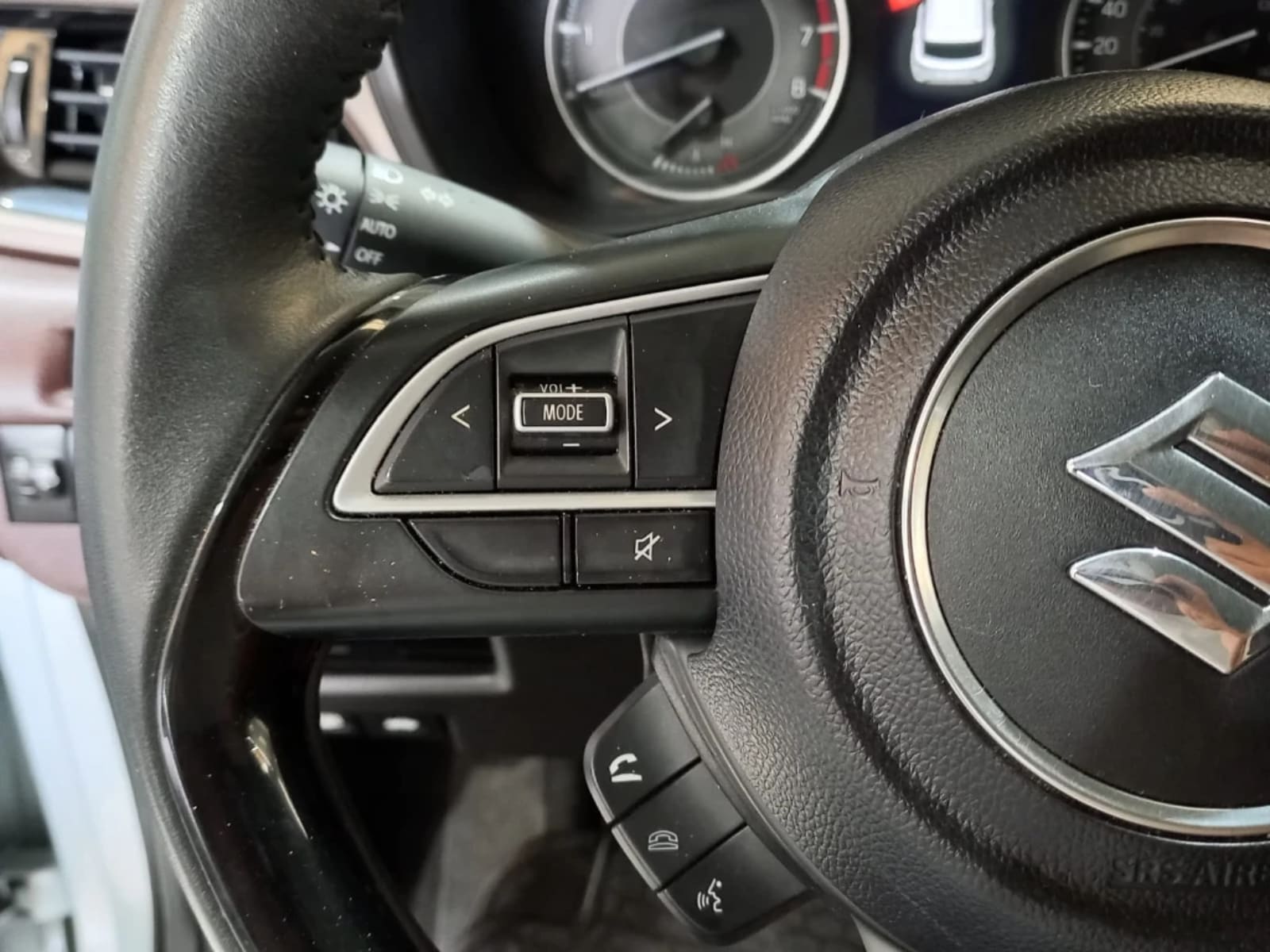 SUZUKI FRONX 1.5 GLX HYBRID 4X2 MT 5P 2025 - Imagen 18 de 20