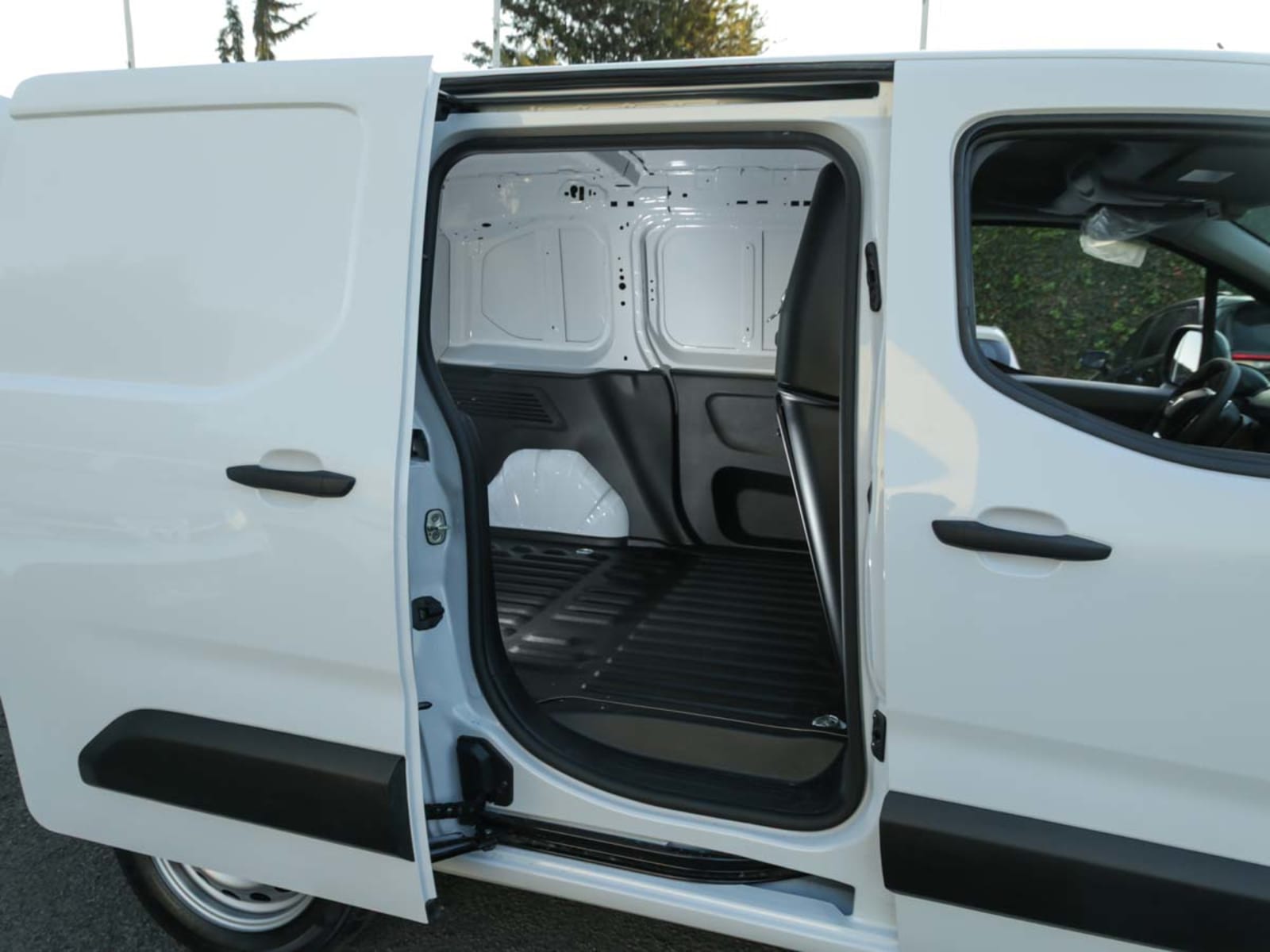 PEUGEOT PARTNER MCA L1 DIESEL 100HP MT 2026 - Imagen 12 de 12