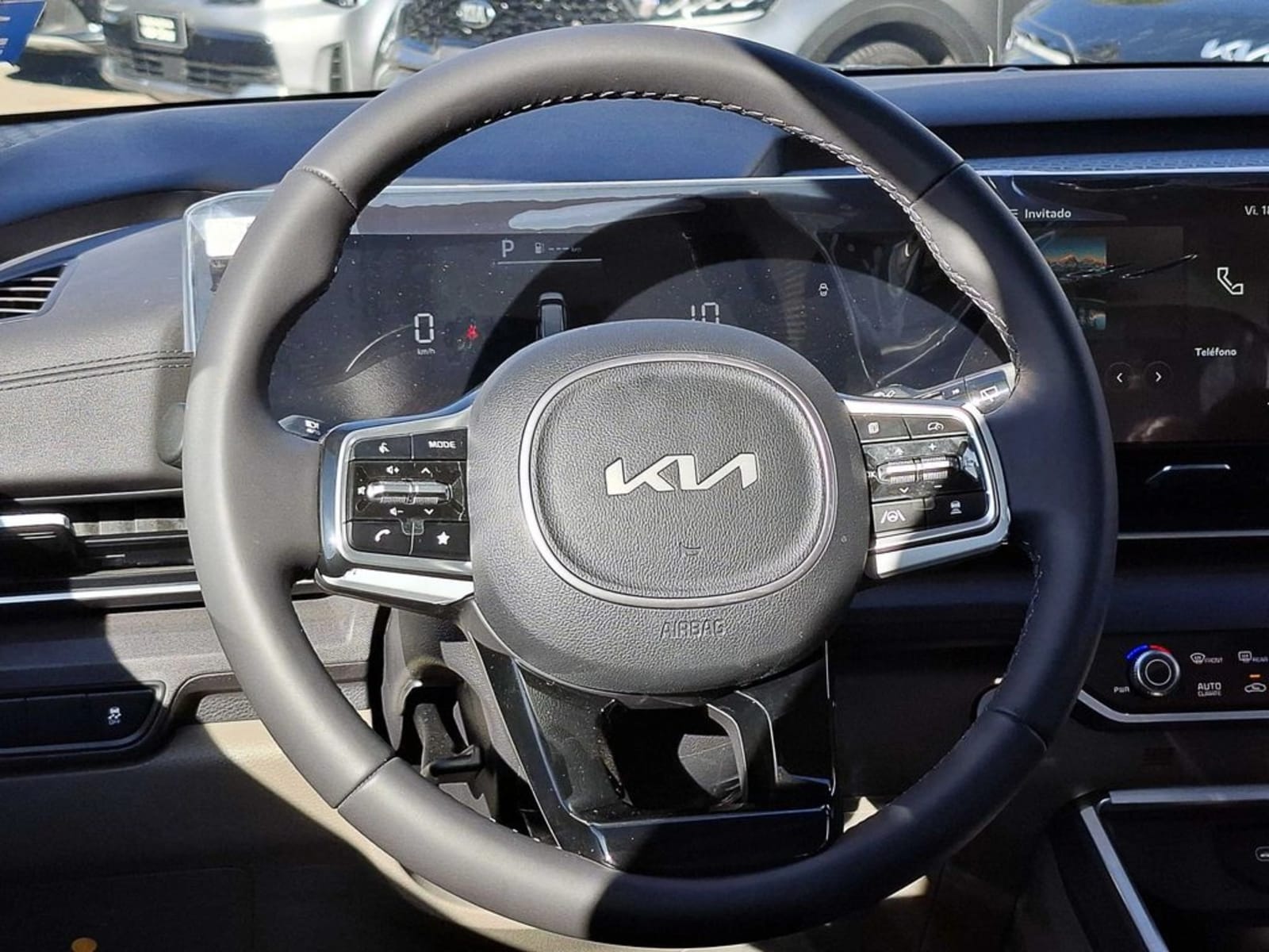 KIA CARNIVAL AT 2025 - Imagen 12 de 16