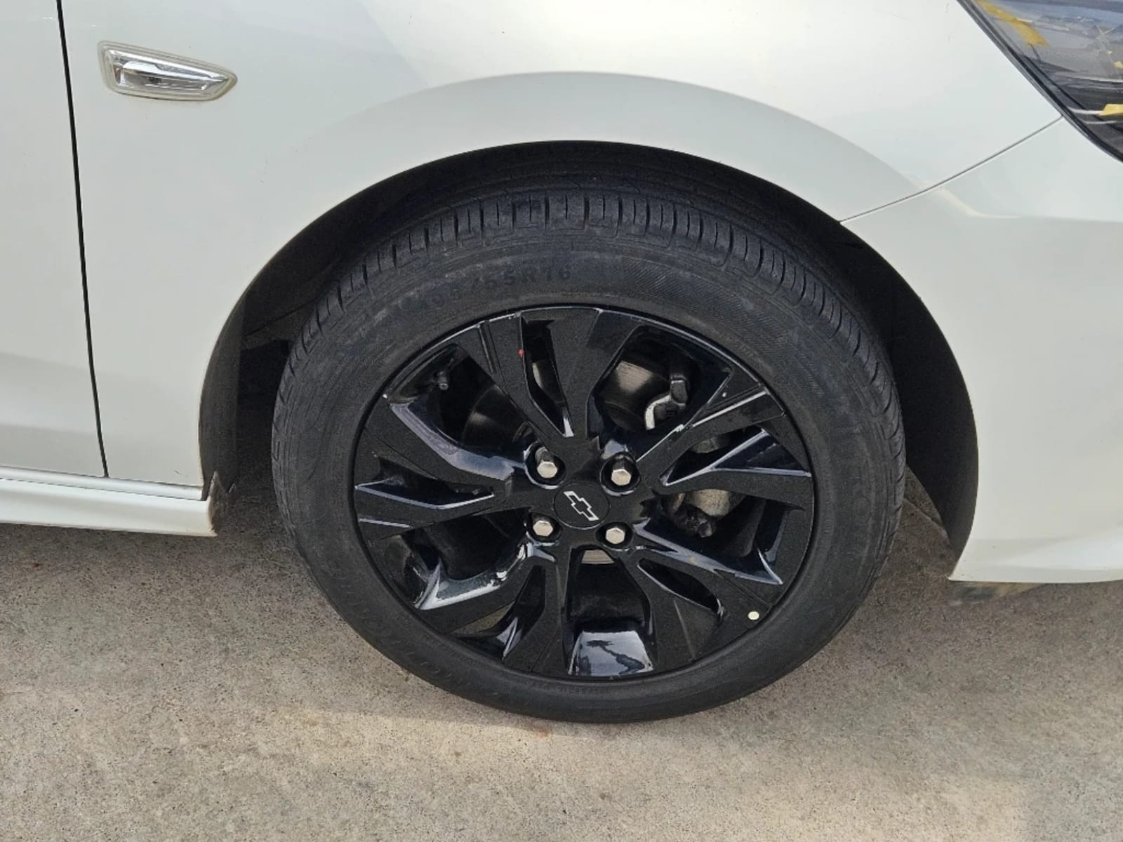 CHEVROLET ONIX 1.0T RS R 4X2 HB MT 5P 2024 - Imagen 10 de 20