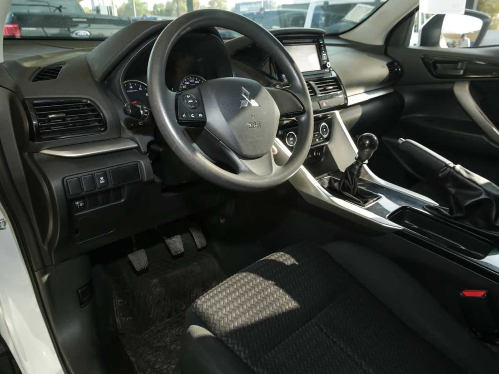 MITSUBISHI ECLIPSE CROSS RX 1.5 4X2 MEC. 2021 - Imagen 8 de 13