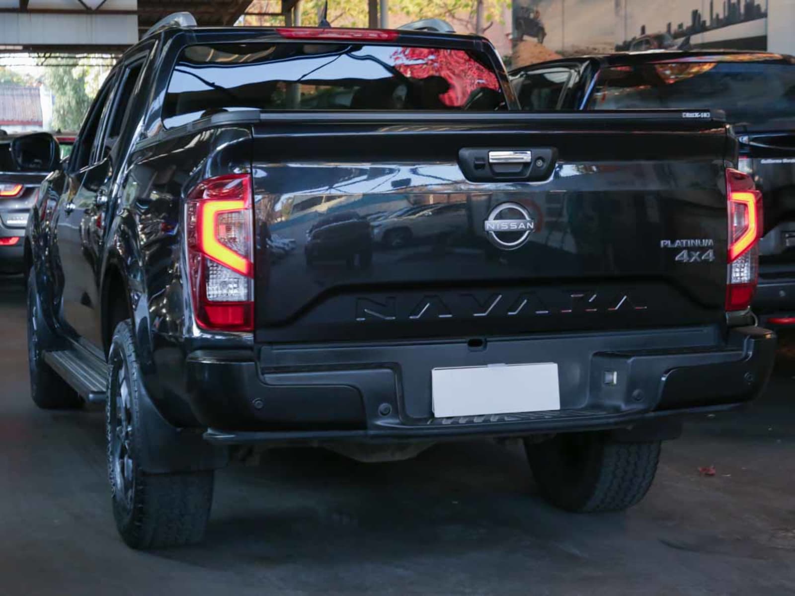 NISSAN NAVARA 2.3D DC PLATINUM MT 4WD 2023 - Imagen 4 de 16