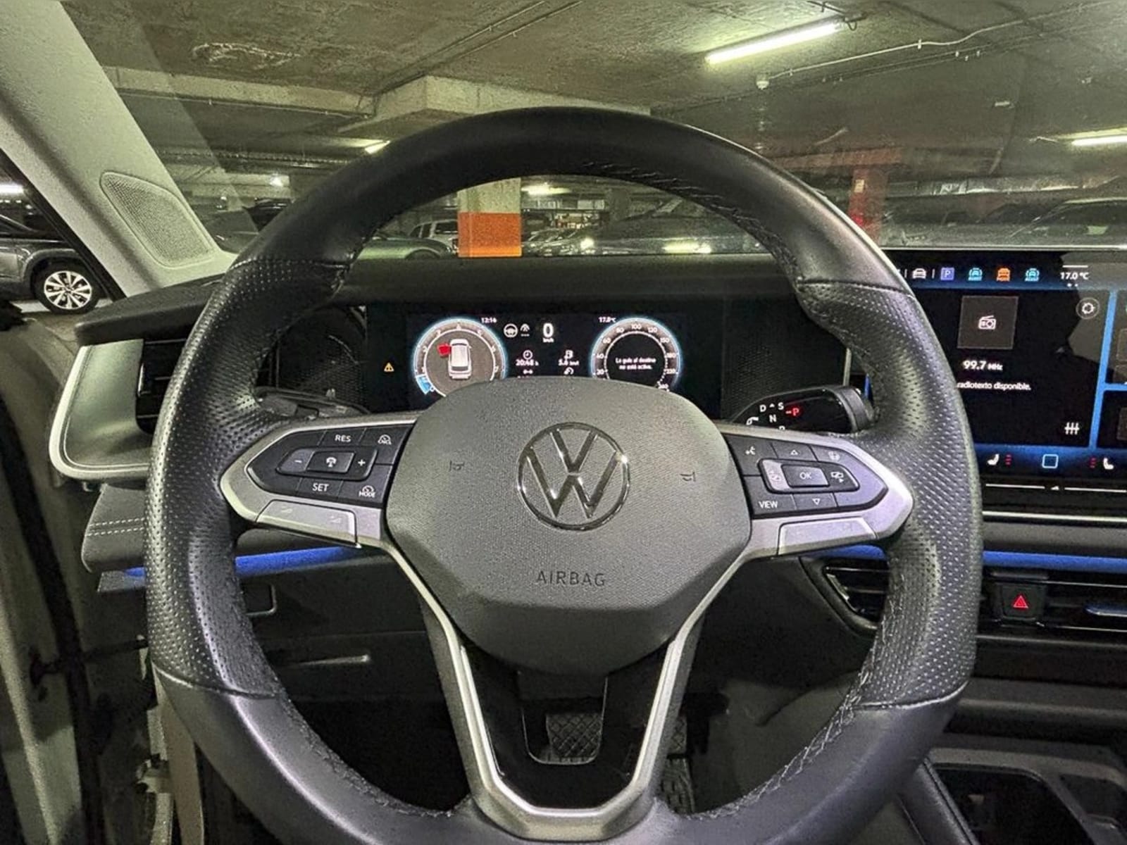 VOLKSWAGEN TIGUAN AUT 2026 - Imagen 15 de 19