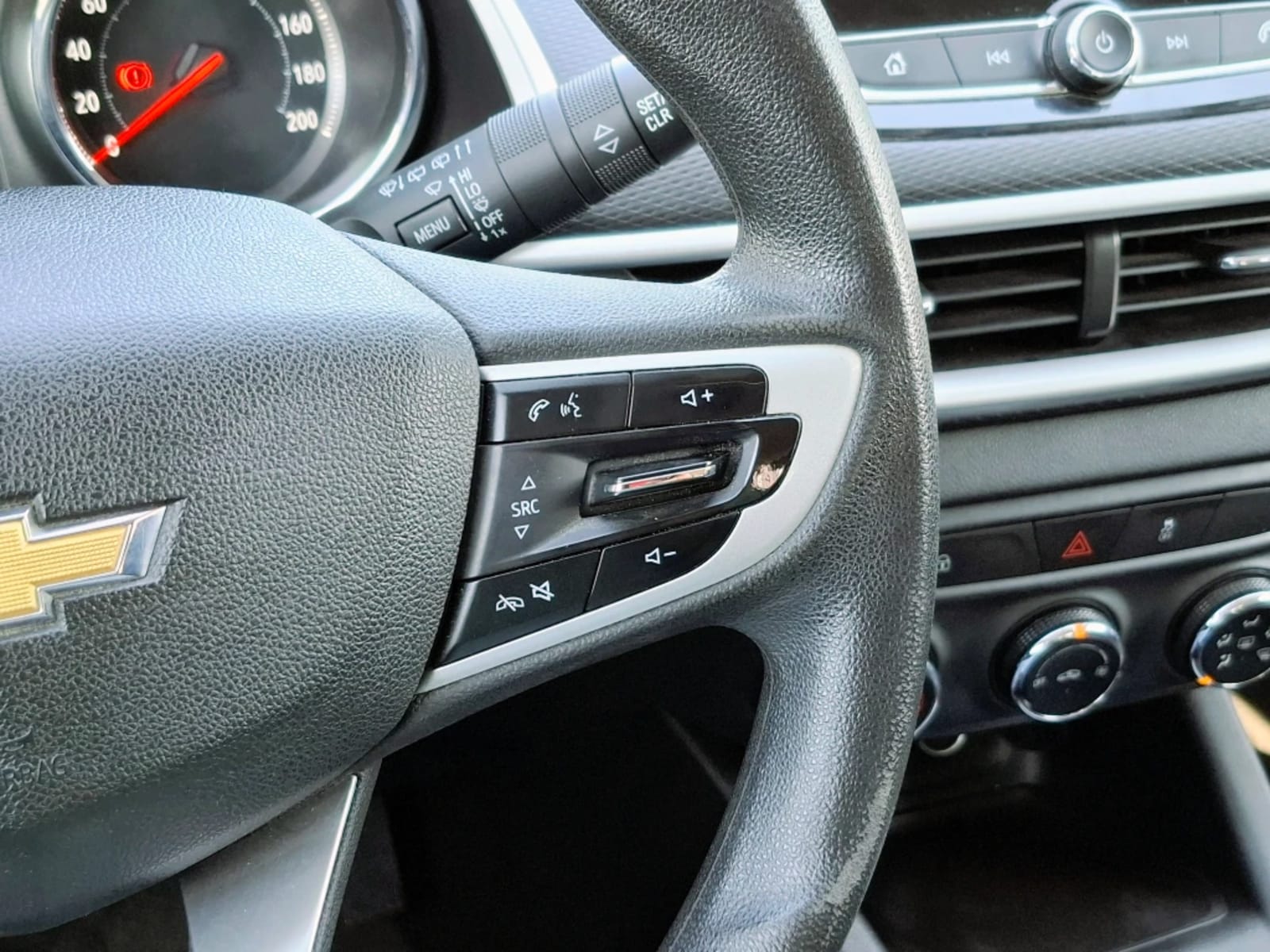 CHEVROLET TRACKER 1.2T LTZ FWD MT 5P 2022 - Imagen 15 de 20