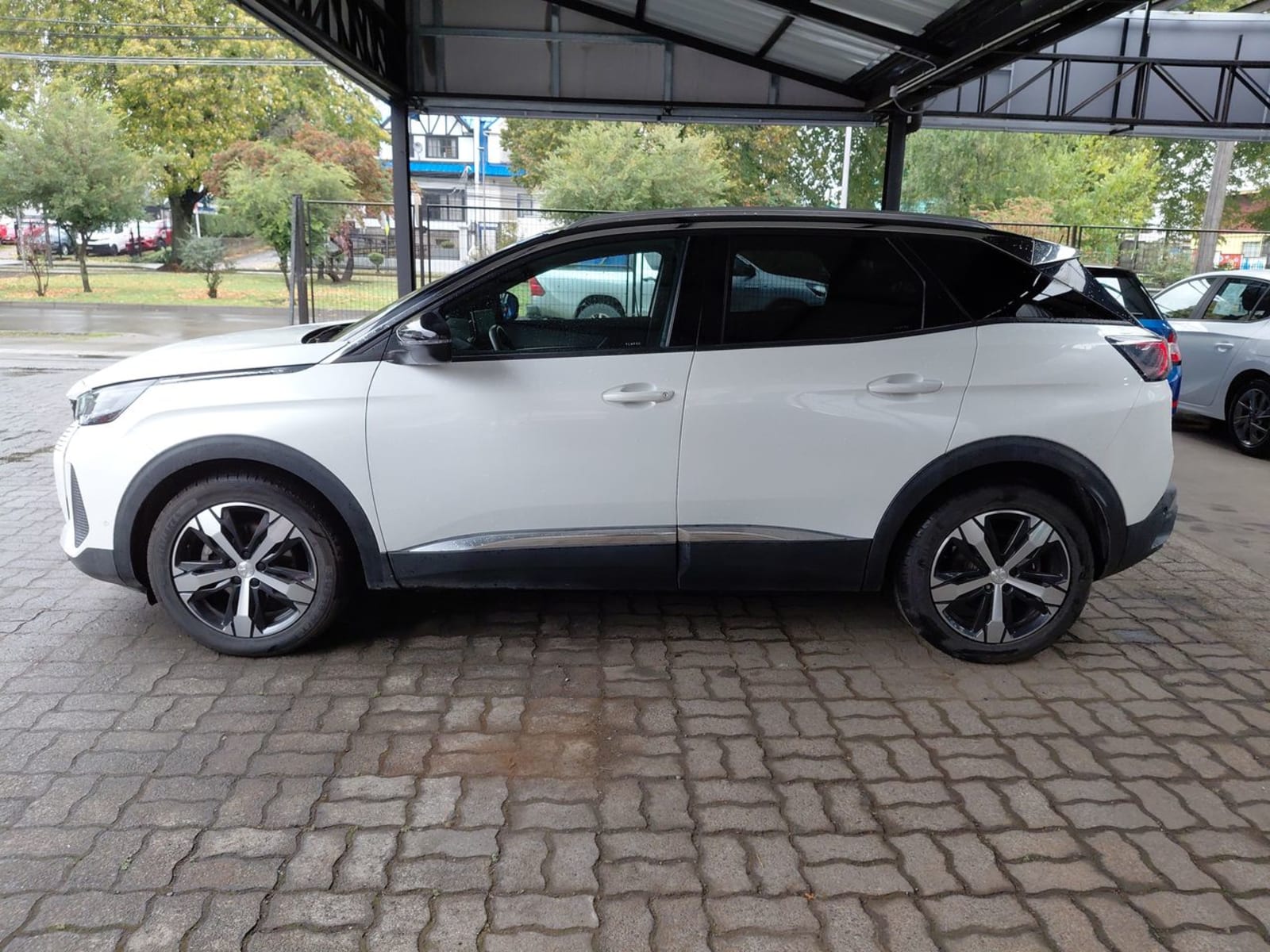 Peugeot 3008 1.5 Allure Pack Bluehdi 130 4x2 Eat8 5p 2024 - Imagen 4 de 8