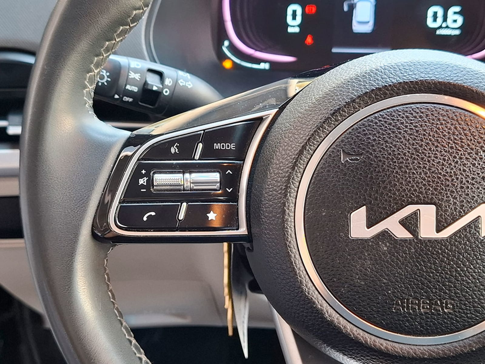 KIA CARENS 1.4 EX 7DCT TURBO-GDI FULL 7P 2024 - Imagen 11 de 20