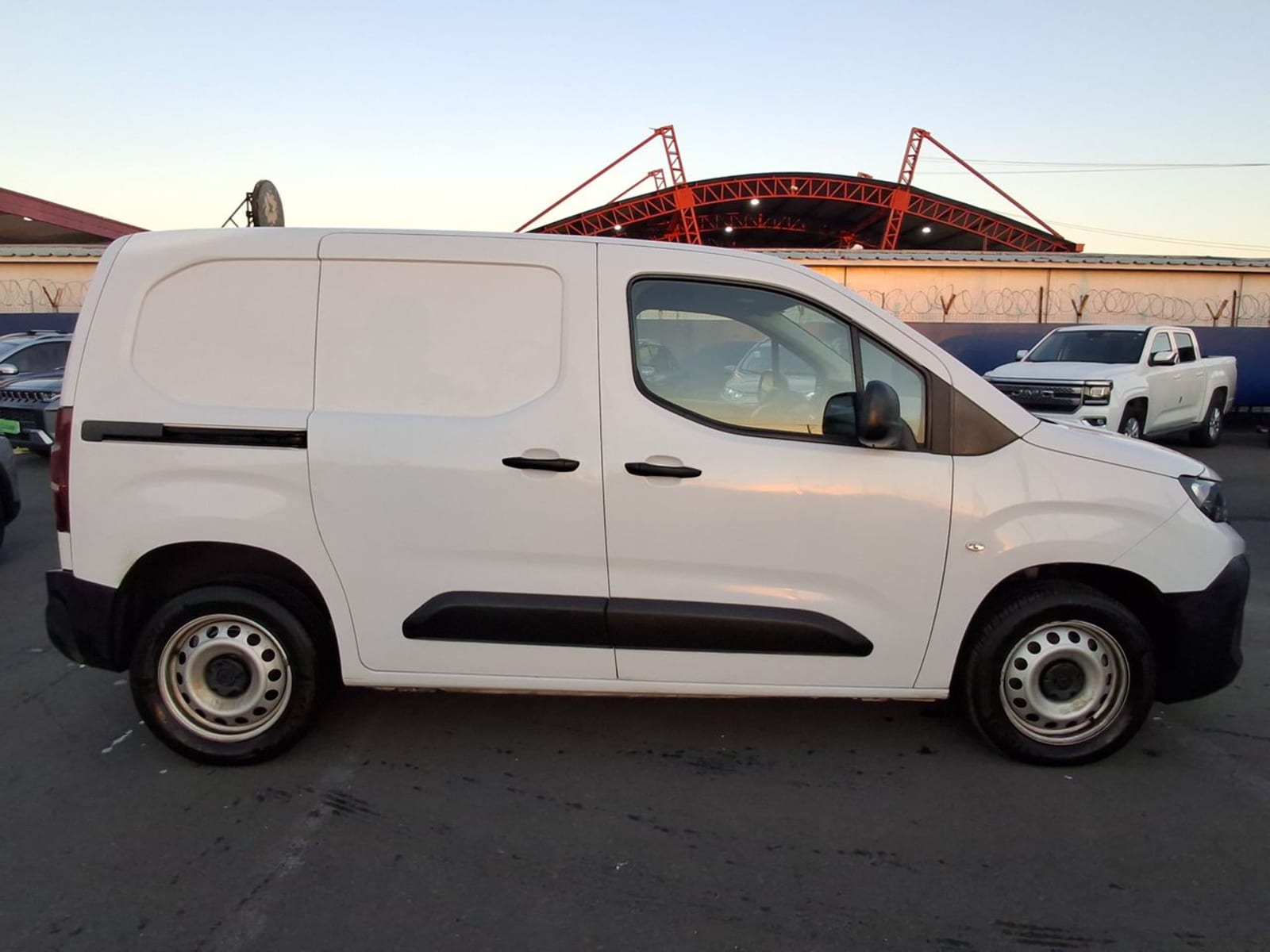 Peugeot Partner 1.5 L1 Hdi Diesel 100hp 4x2 Mt 5p 2024 - Imagen 8 de 8