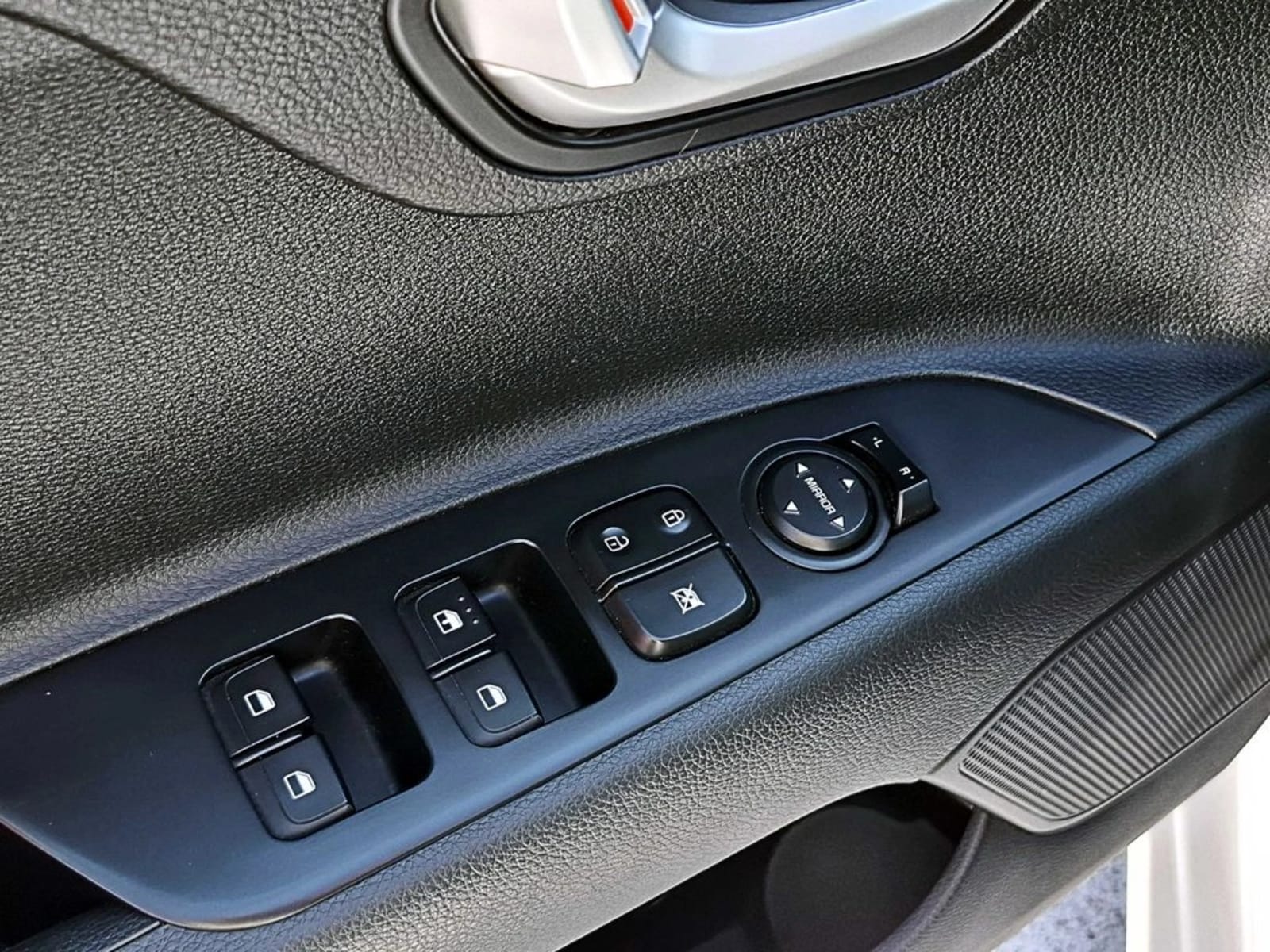 KIA RIO 5 MT 2023 - Imagen 9 de 19