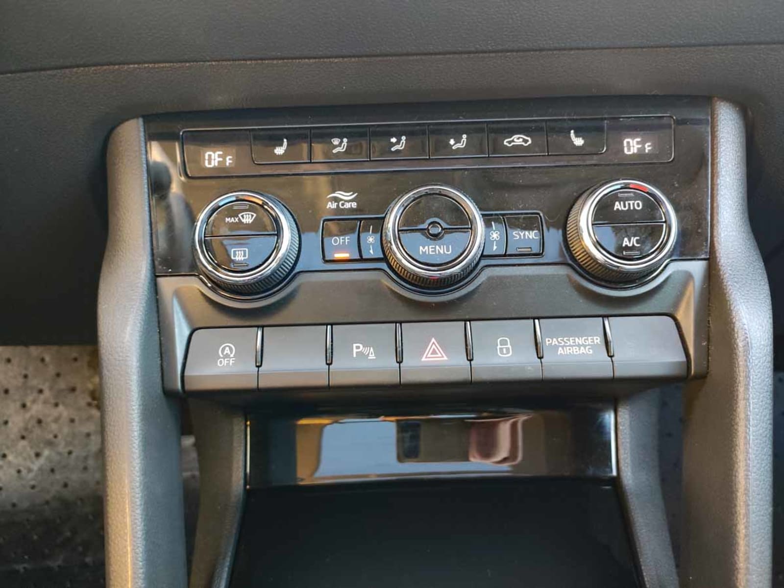 SKODA KAROQ TSI 1.4 AUT 2024 - Imagen 10 de 14