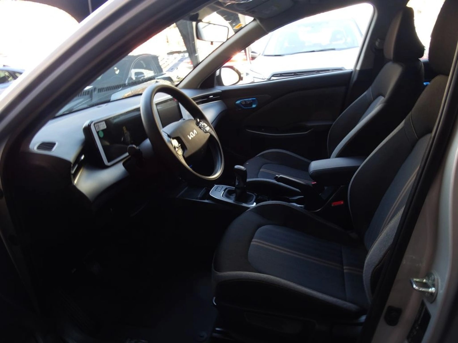 KIA K3 CROSS EX 1.6L 6MT 2025 - Imagen 11 de 20