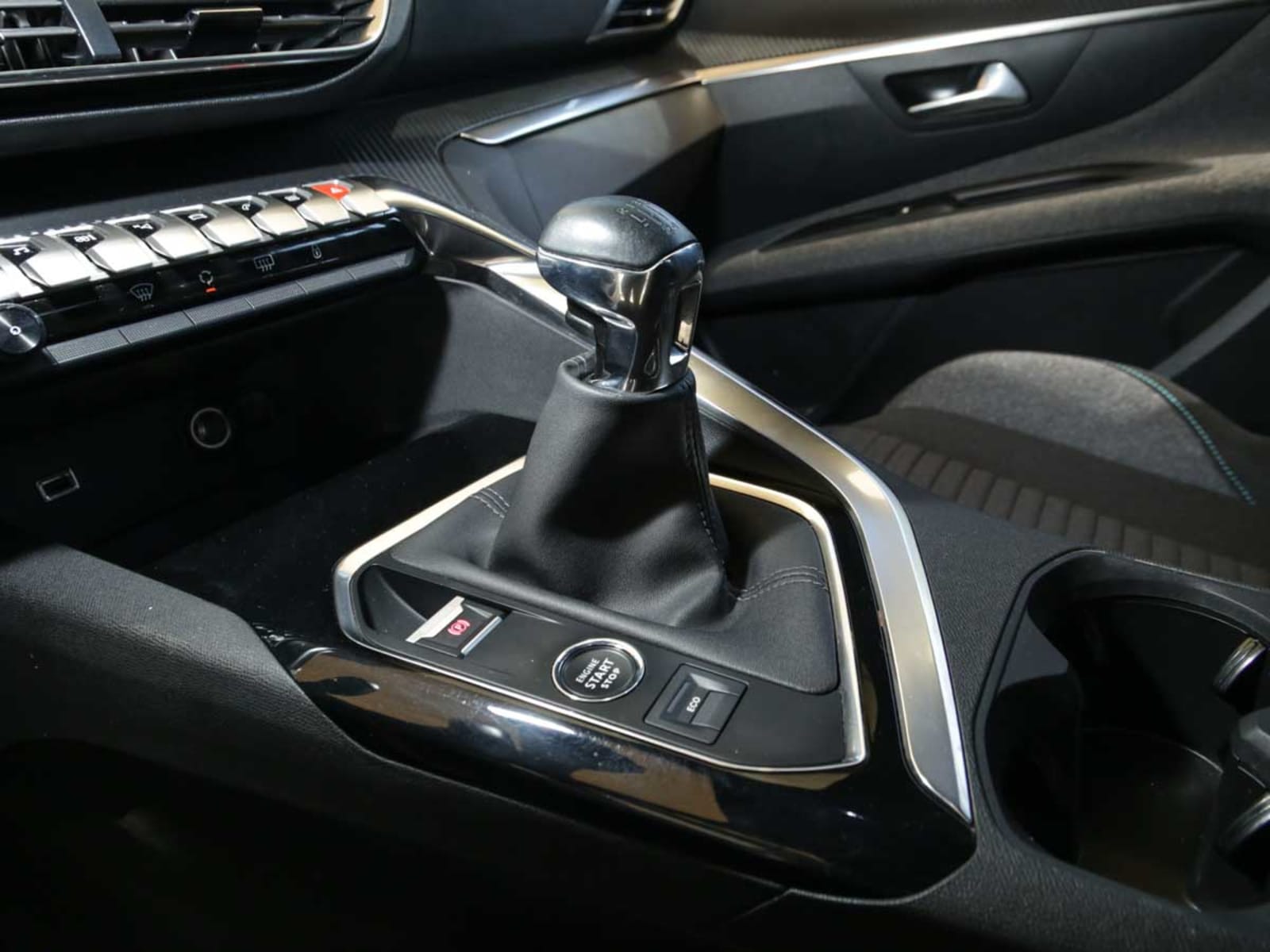 PEUGEOT 3008 PURETECH 1.2 2024 - Imagen 9 de 13