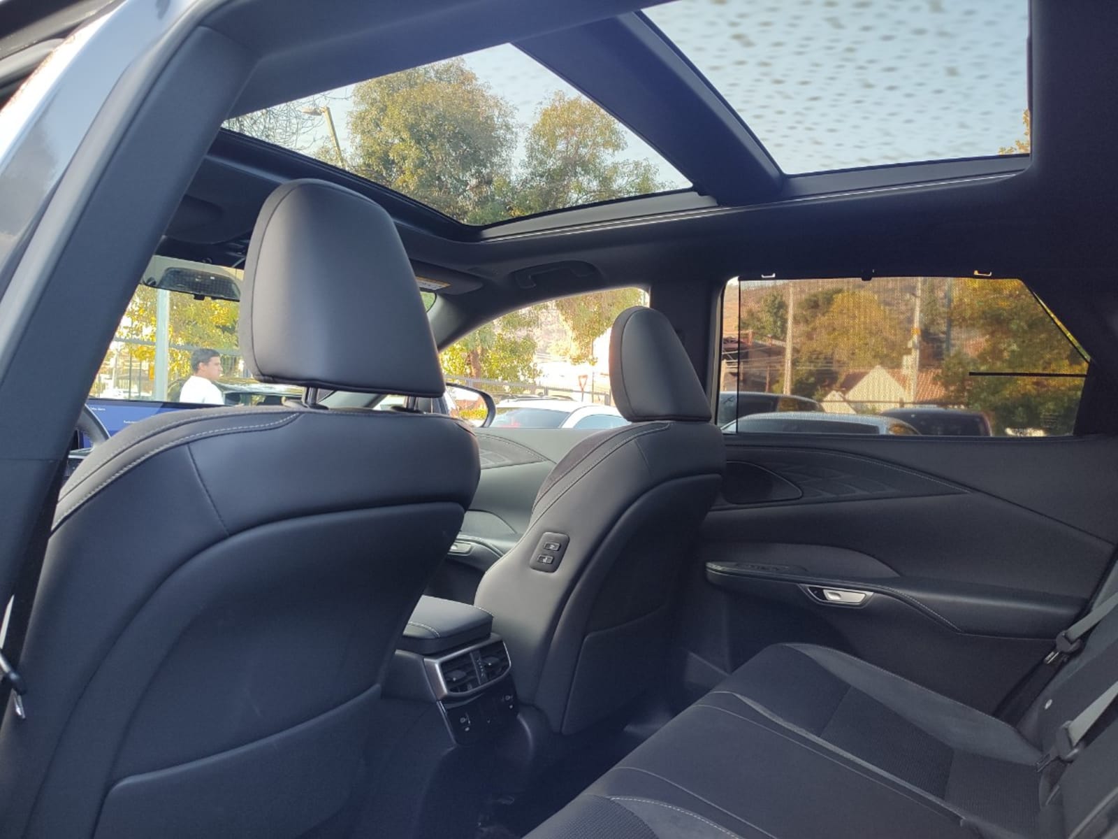 LEXUS RX 350 H 2.5 LUX 4WD 2023 - Imagen 13 de 18