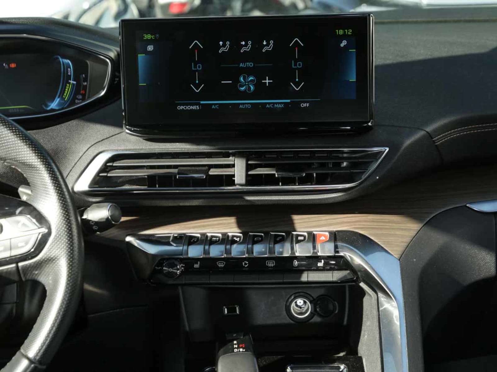 PEUGEOT 3008 GT HYBRID4 300 EEAT8 2022 - Imagen 13 de 14