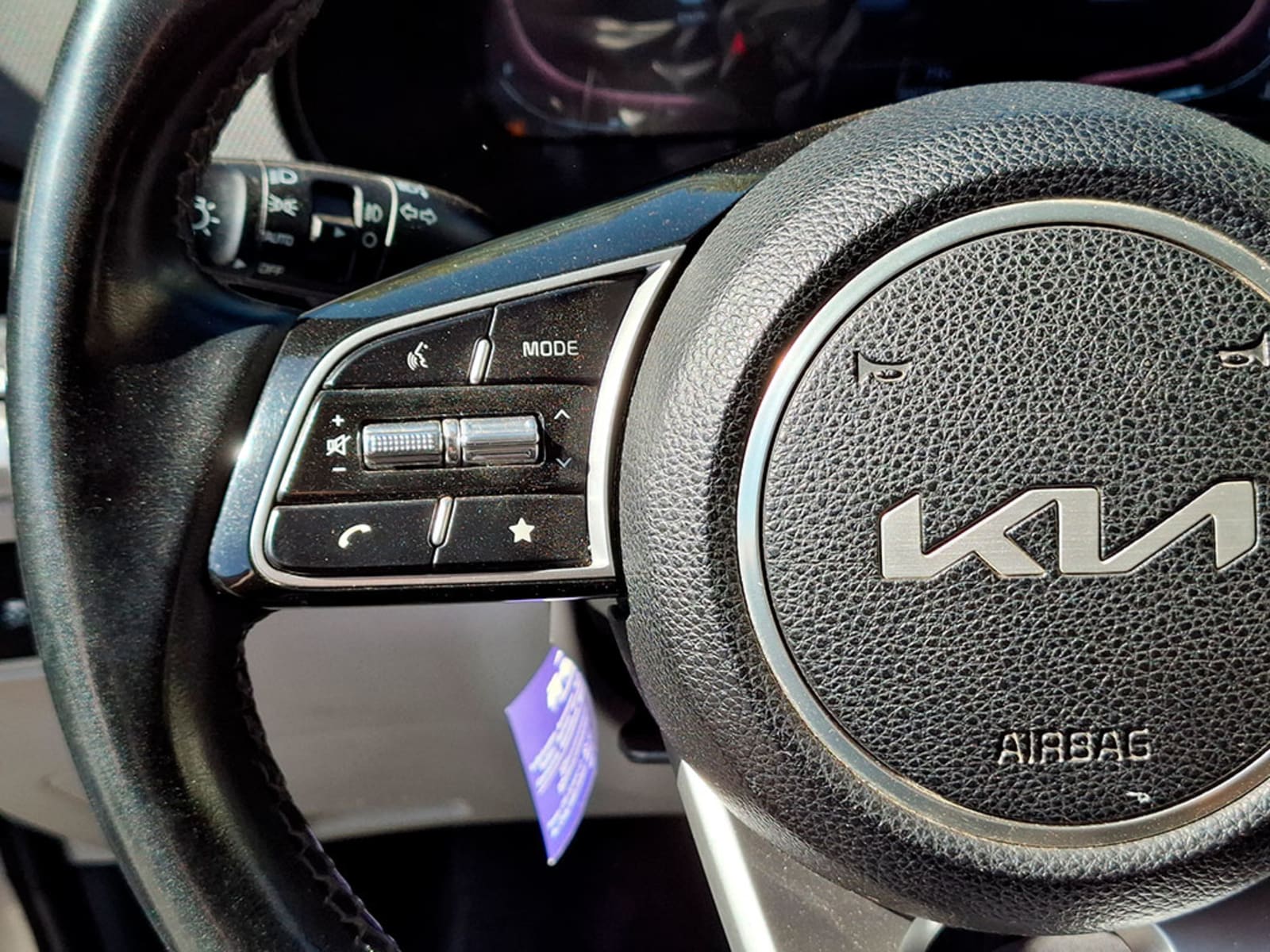 KIA CARENS EX 1.5 AUT 2023 - Imagen 11 de 20