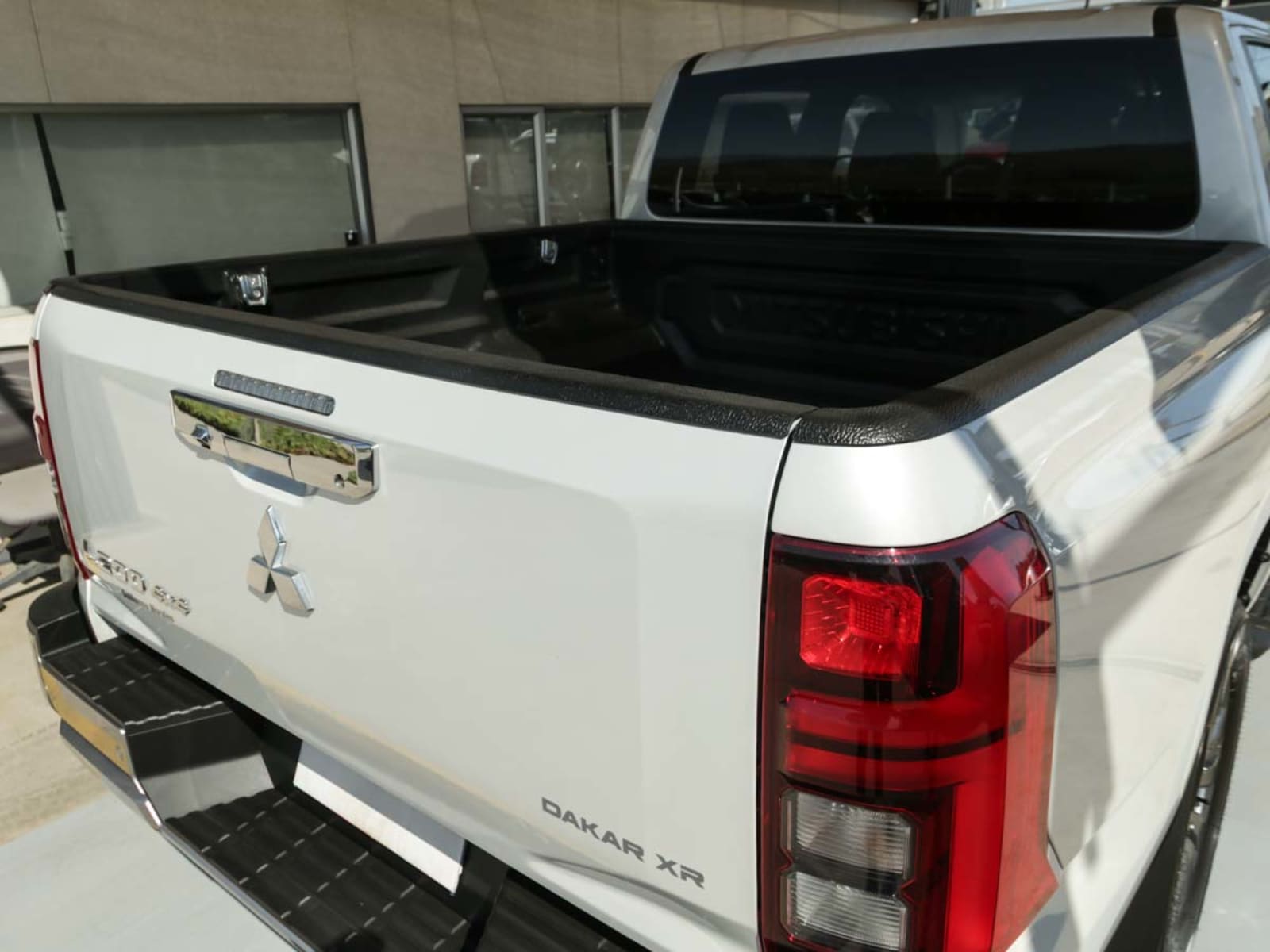 MITSUBISHI L-200 DAKAR CRS AT 2.5 D/C 4X4 TD 2025 - Imagen 7 de 15