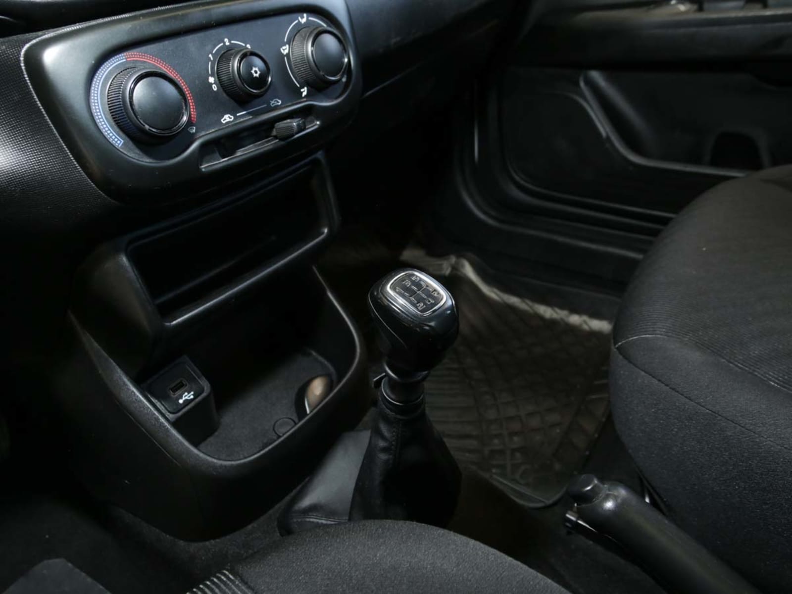 RAM 700 SLT CS 1.4 2023 - Imagen 10 de 13