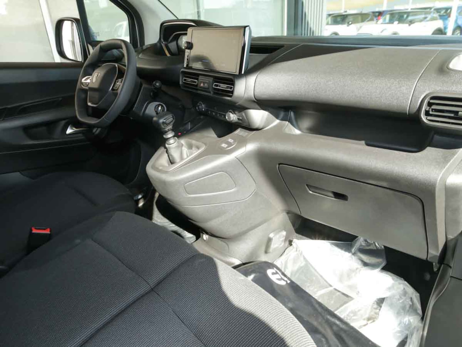 PEUGEOT PARTNER MCA L1 DIESEL 100HP MT 2026 - Imagen 11 de 13