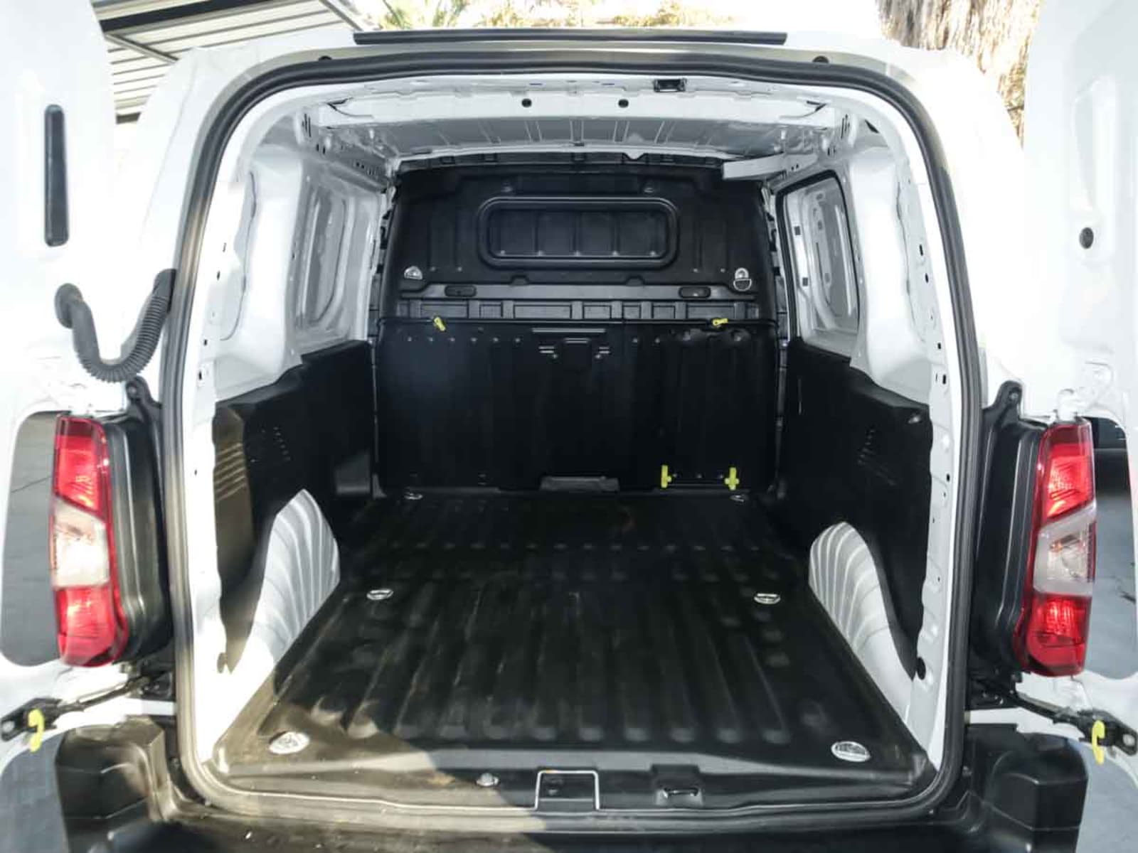 PEUGEOT PARTNER MCA L1 BLUEHDI 100 2025 - Imagen 13 de 13