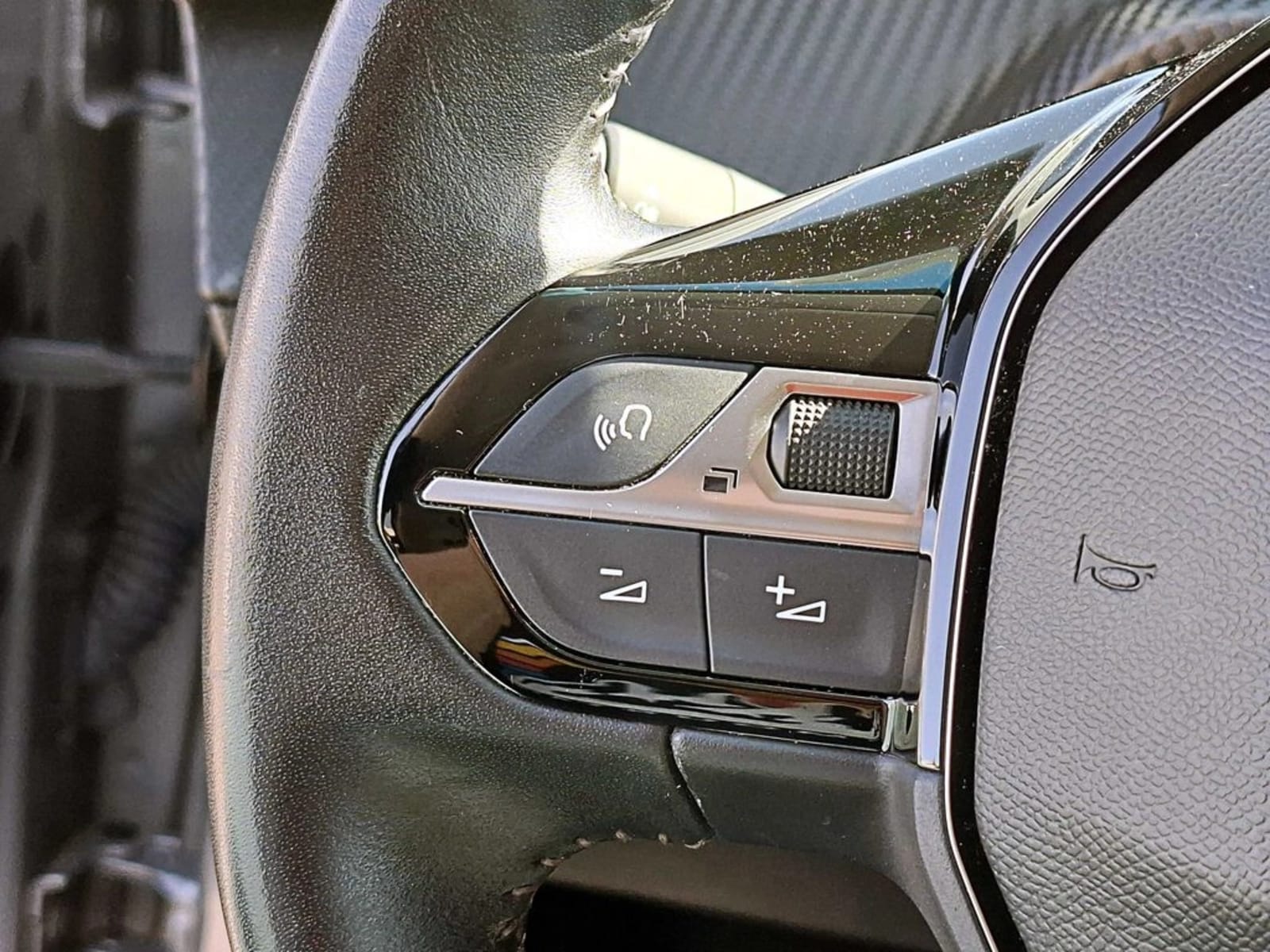 PEUGEOT 208 PURETECH 75 1.2 2022 - Imagen 14 de 18