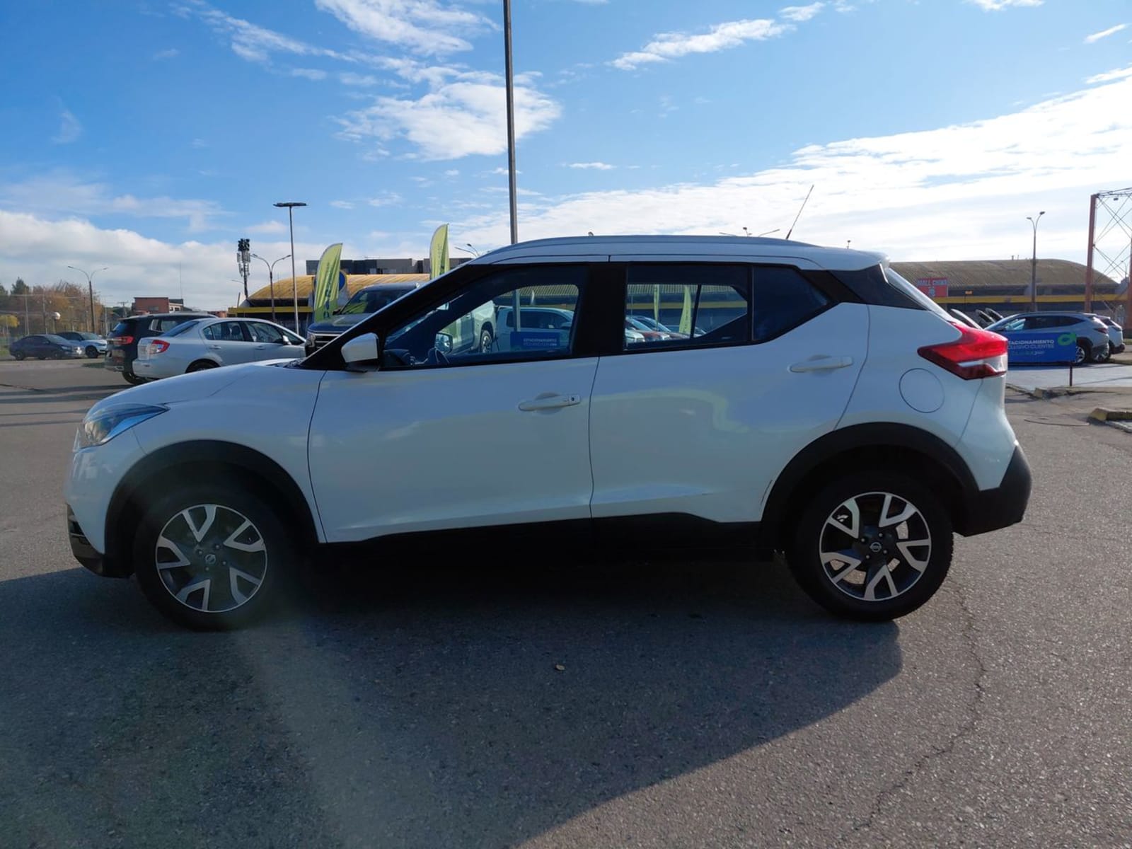 Nissan Kicks 1.6 Sense 4x2 Mt 5p 2019 - Imagen 4 de 8