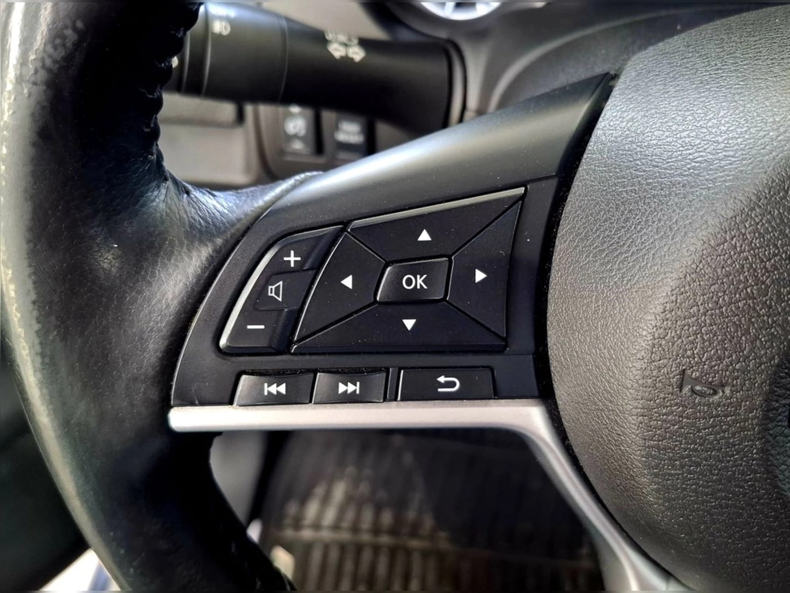 NISSAN NAVARA 2.3D PRO4X DIESEL 4X4 DOB.CAB. AT 4P 2024 - Imagen 14 de 20