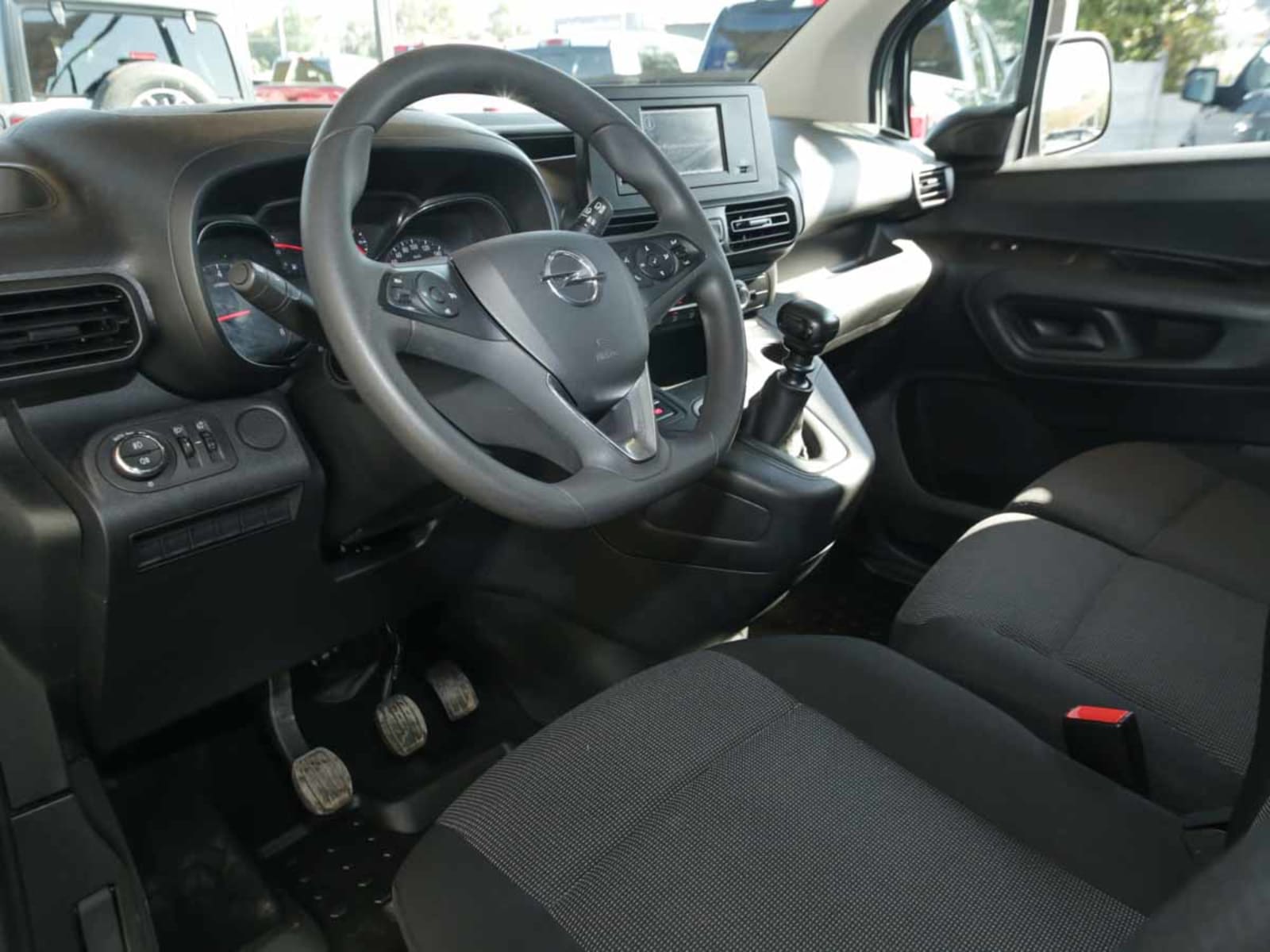 OPEL COMBO 1,5 TD 2024 - Imagen 8 de 13