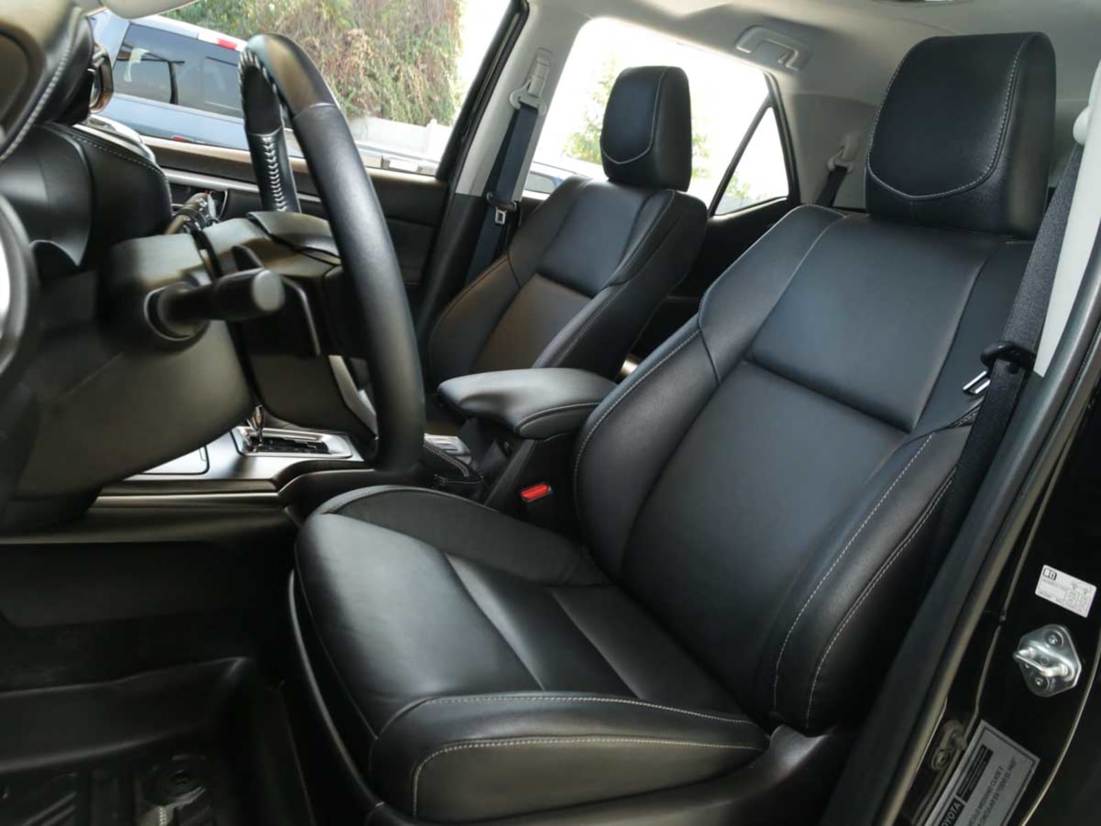 TOYOTA FORTUNER 4X4 5P 2.8 AUT 2023 - Imagen 11 de 15
