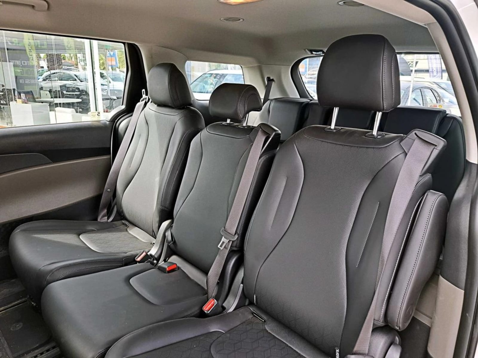 KIA CARNIVAL 2.2 EX LTD AT DIESEL 2025 - Imagen 12 de 20